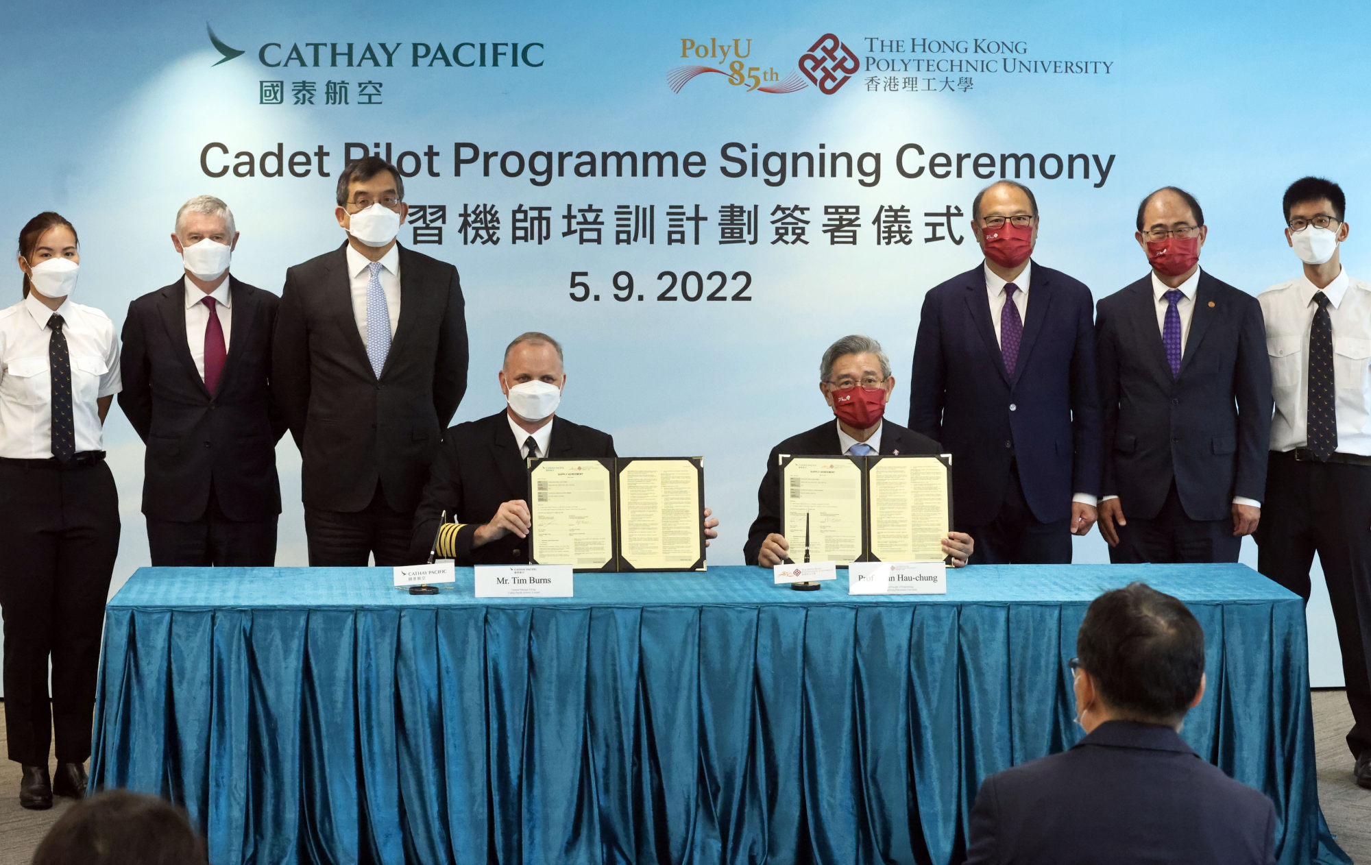 cathay-pacific-seeks-to-hire-400-cadet-pilots-by-end-of-2023-as-it-signs-3-year-training-deal