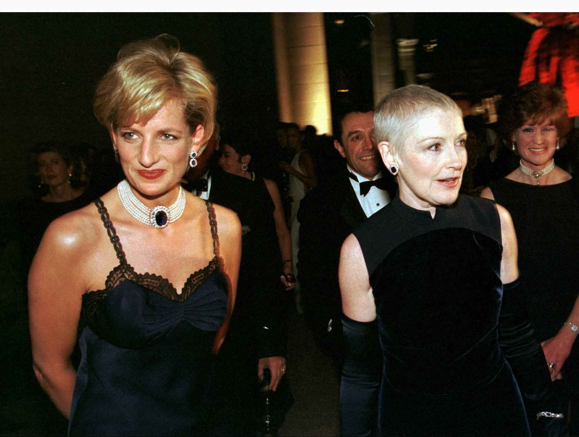 Diana, Princess of Wales walks through the Metropolitan Museum of Art in New York City, in 1996, with Liz Tilberis. Photo: Reuters