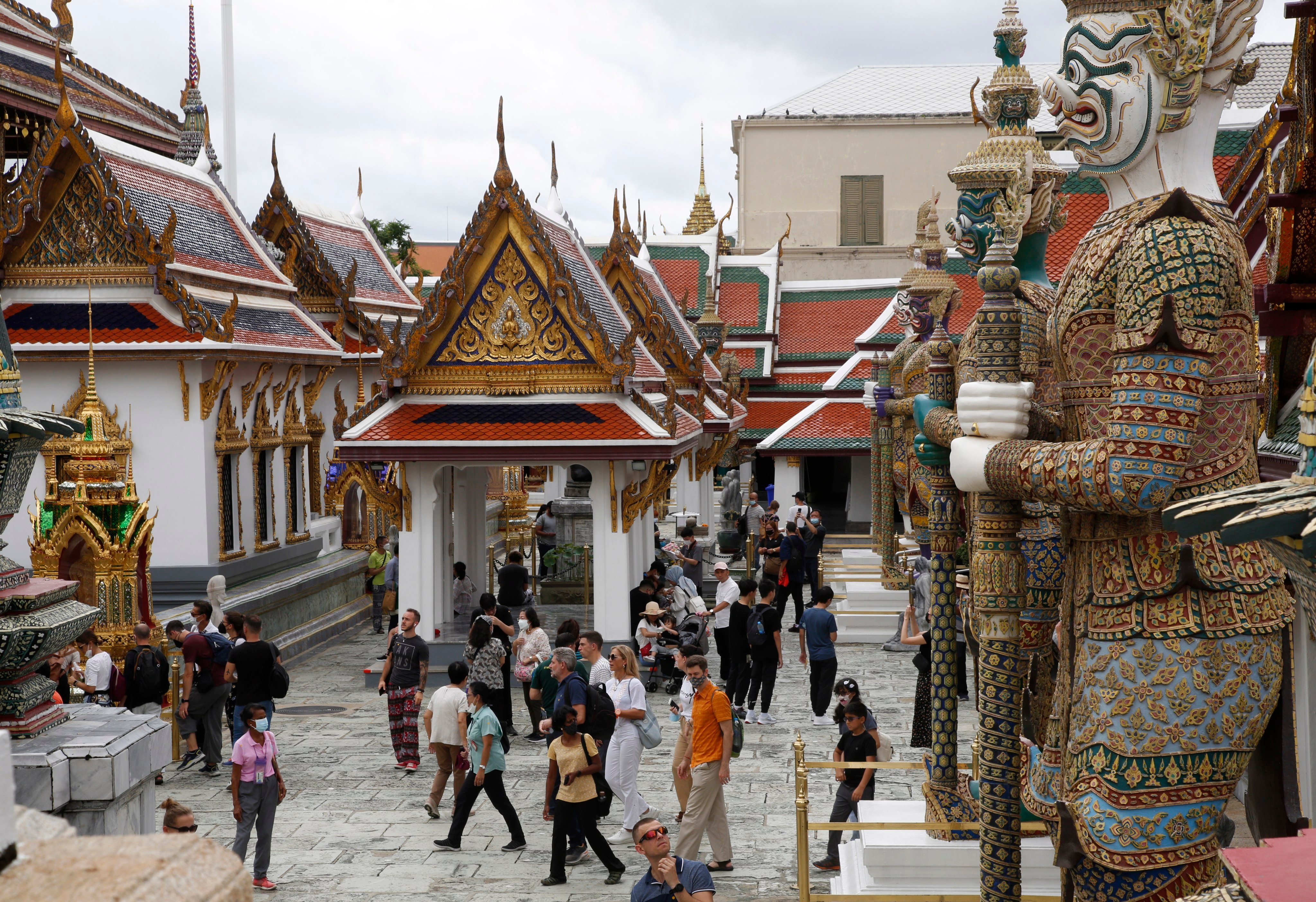 Tourists visit the Emerald Buddha Temple inside the Grand Palace in Bangkok, Thailand. Photo: EPA-EFE