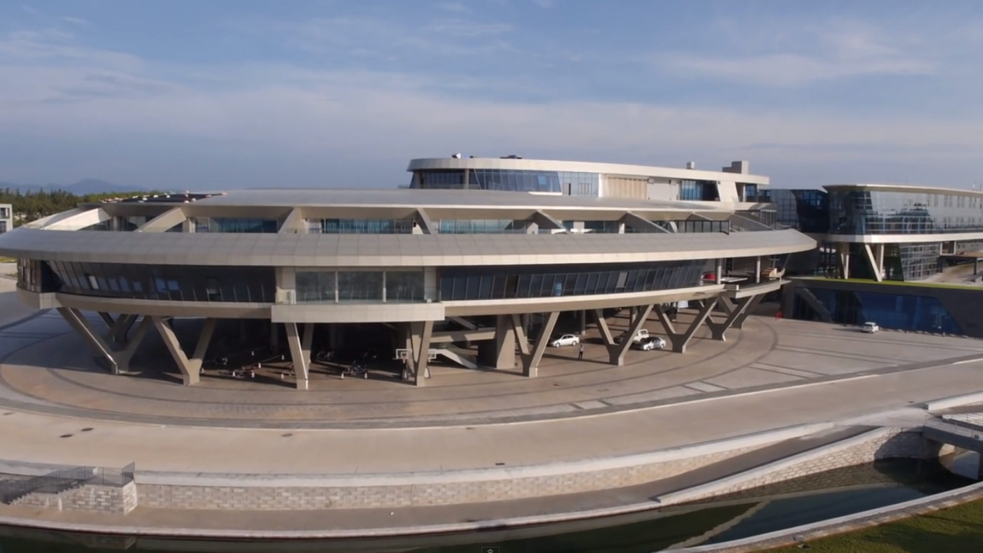 NetDragon employees don’t just get to enjoy novel perks like tennis courts and swimming pools, but sliding doors à la the Starship Enterprise. Photo: Arch20