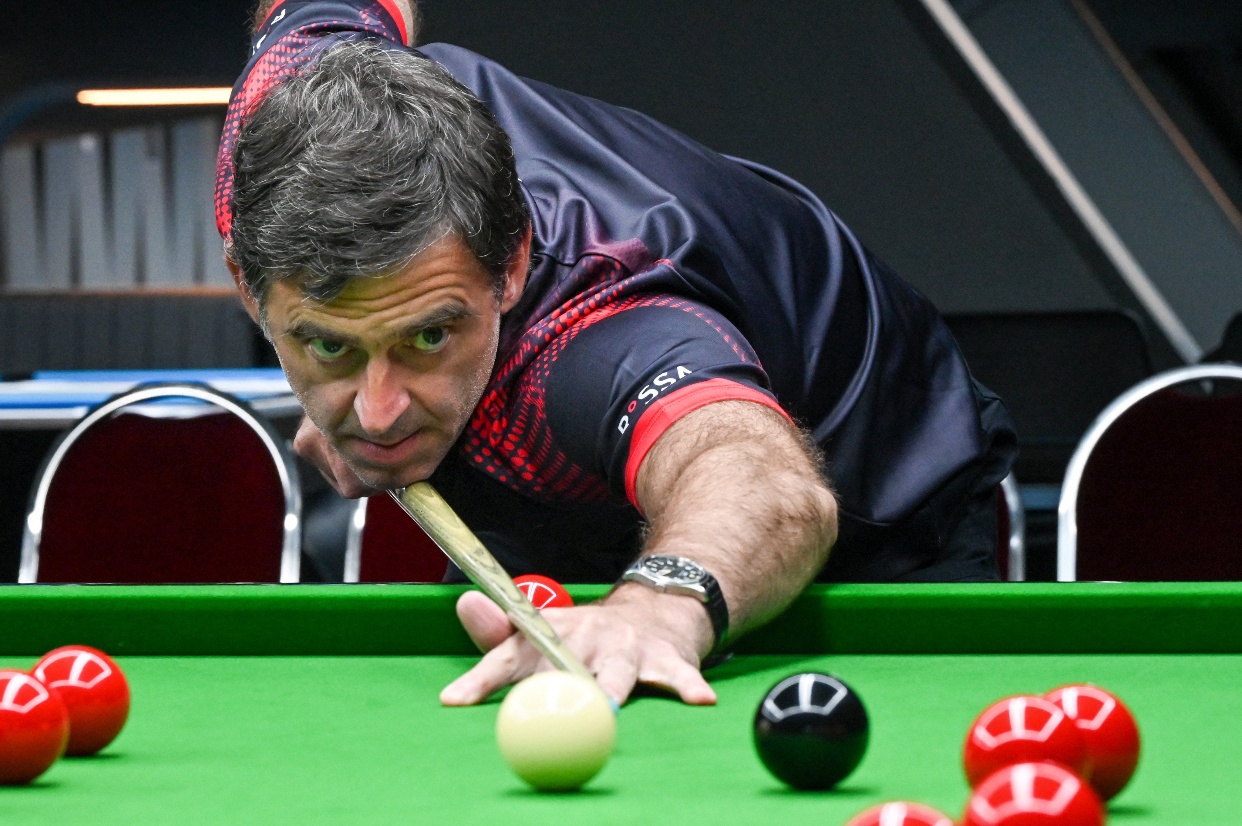 World No 1 and seven-time world champion Ronnie O’Sullivan demonstrates during a snooker lesson at his newly opened academy in Singapore on June 13, 2022. Photo: AFP