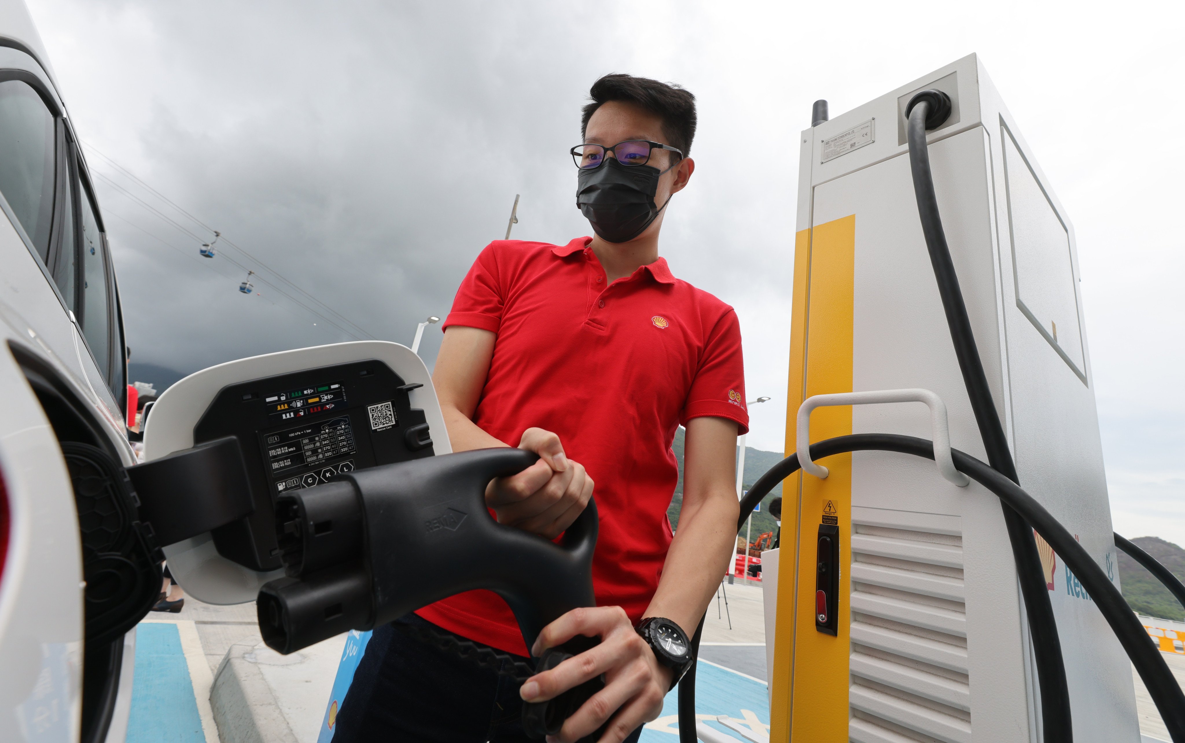 Hong Kong’s first combined refuelling station for electric cars and fuel vehicles was launched at the Shell Airport (Cargo Terminal) Gas and Charging Station, at Chek Lap Kok, on May 20. Photo: Dickson Lee
