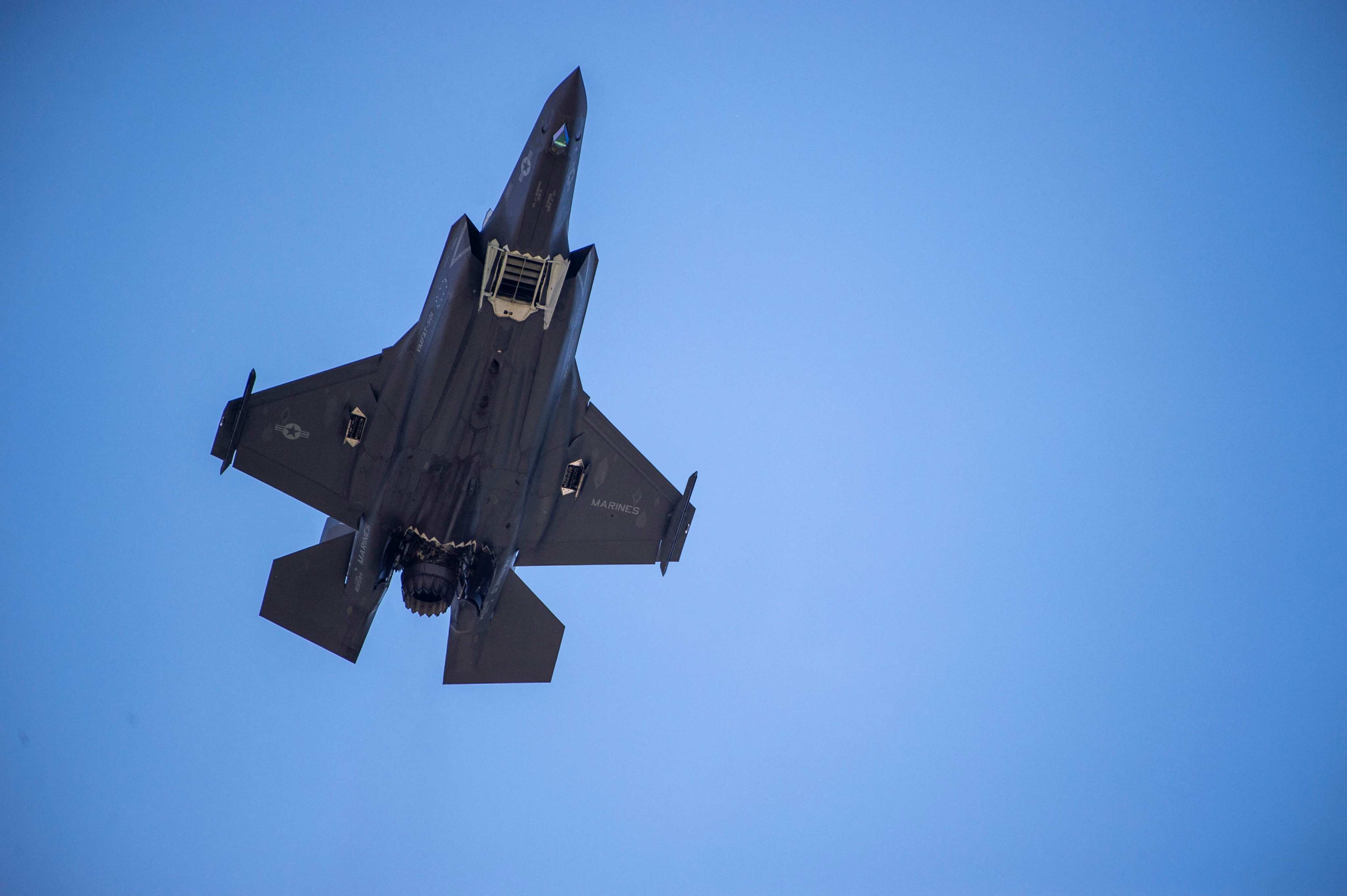 An F-35 fighter plane flies over the White House in June 2019. Photo: AFP
