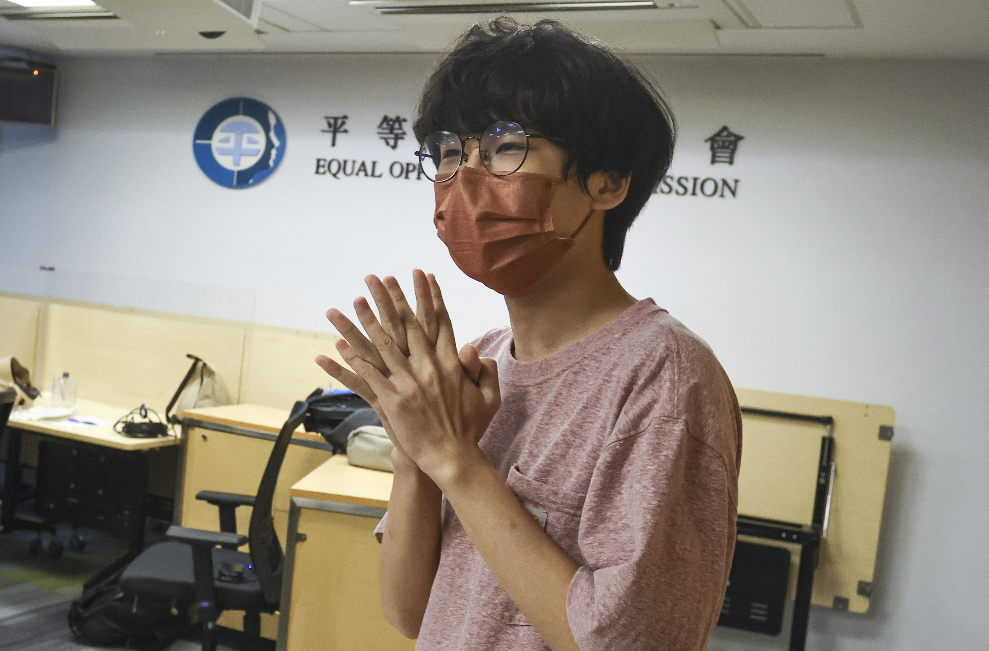 HKUST bans game where students lift one person and bang their