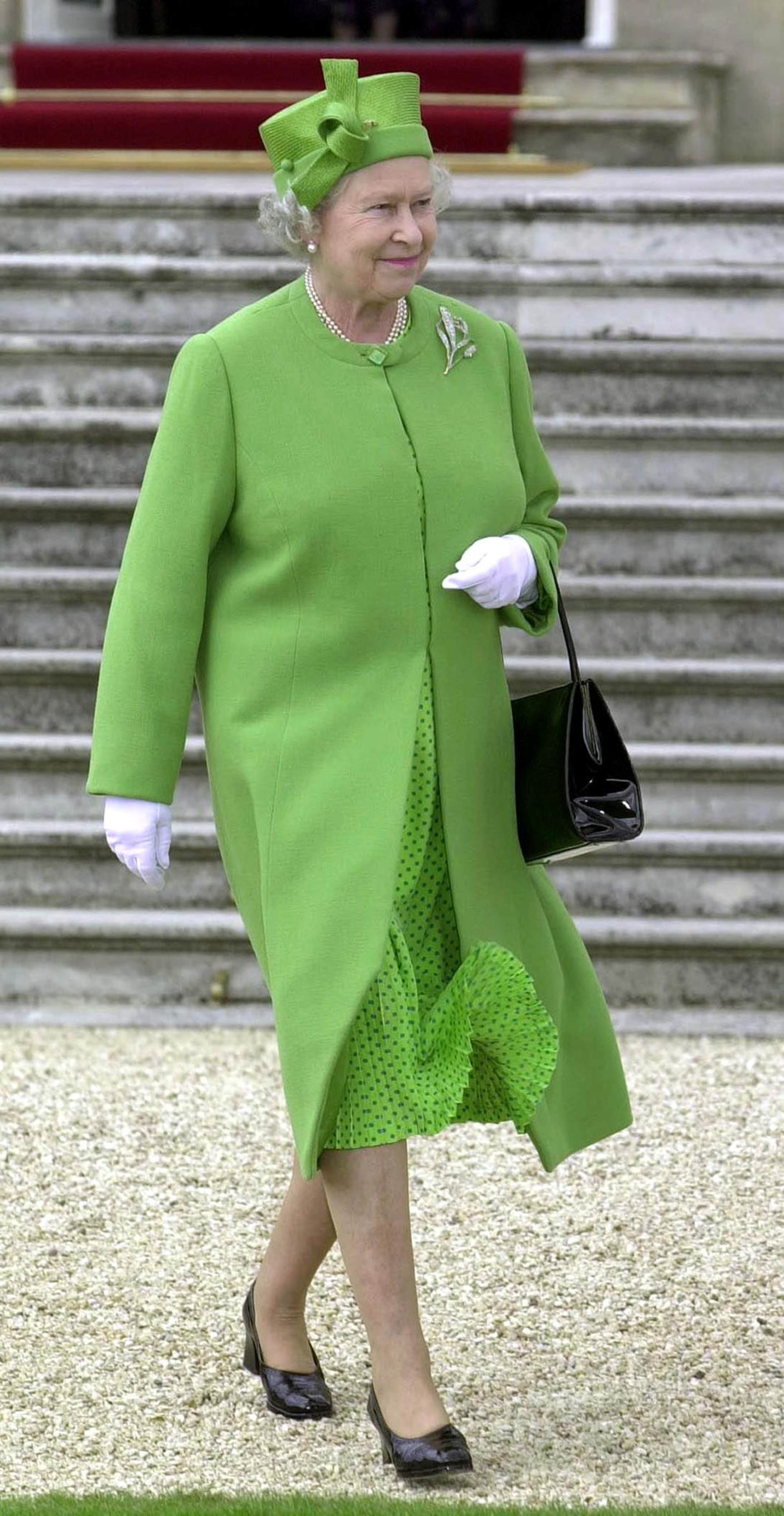 Queen Elizabeth dressed in a green outfit in 2001 to mingle with the 8,000 guests at that year’s Buckingham Palace tea party. Bright colours were the signature of her style. Photo: AFP/Pool