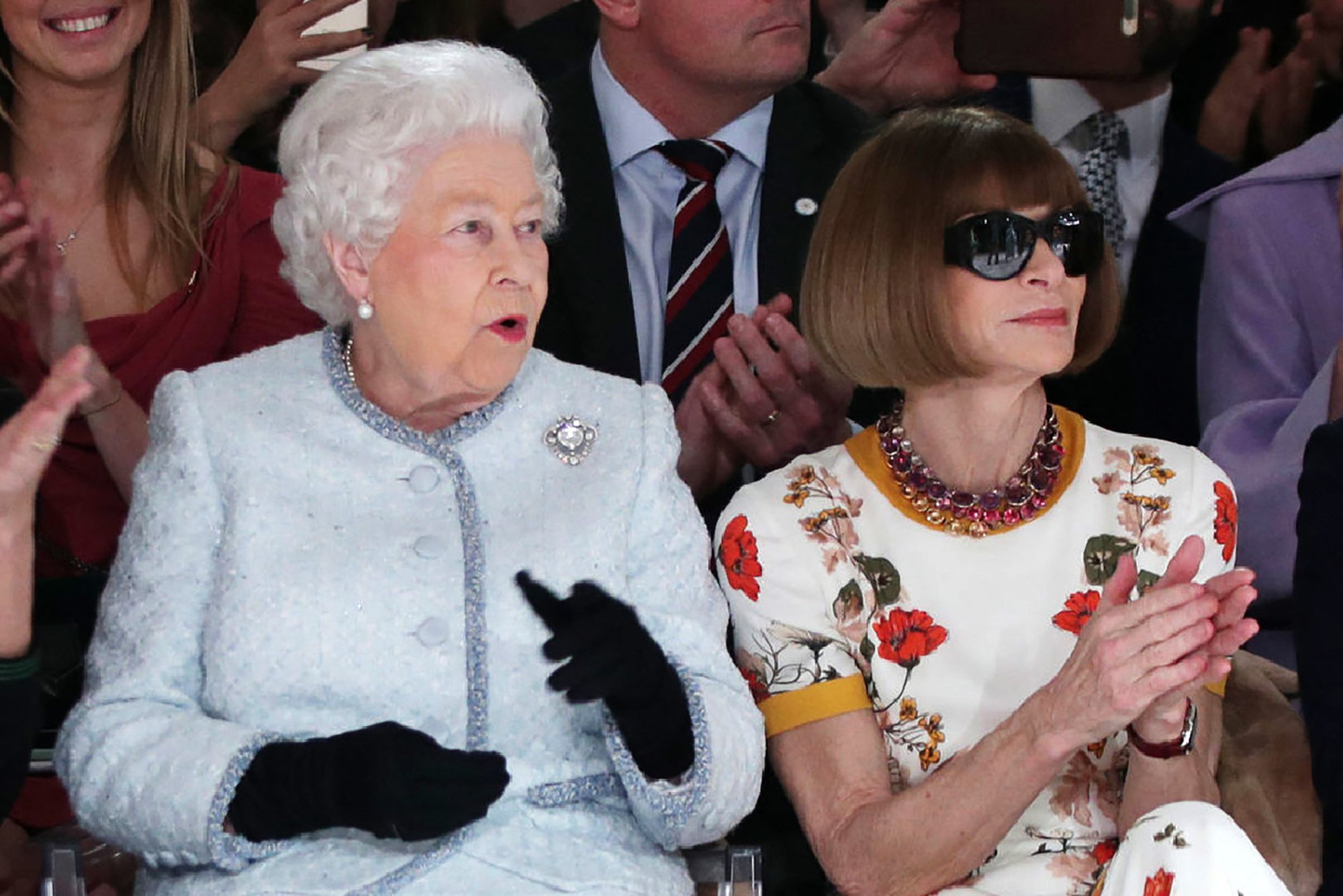 Queen Elizabeth, accompanied by British-American journalist and editor, Anna Wintour (R), during her visit to London Fashion Week in 2018. Photo: AFP/Pool