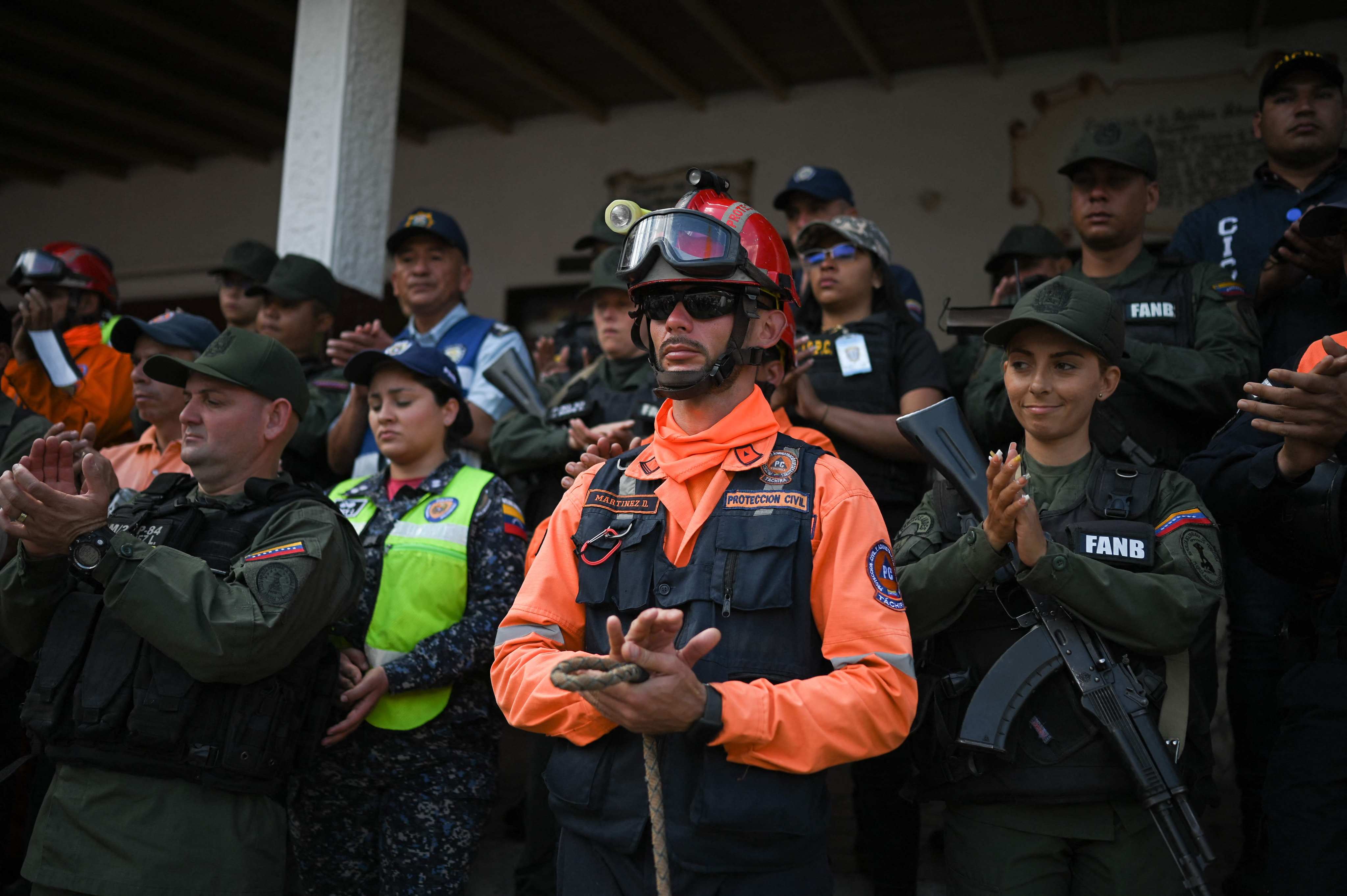 Civilian and military authorities celebrate on Friday the location of 16 people who went missing in La Grita, Venezuela. Photo: AFP