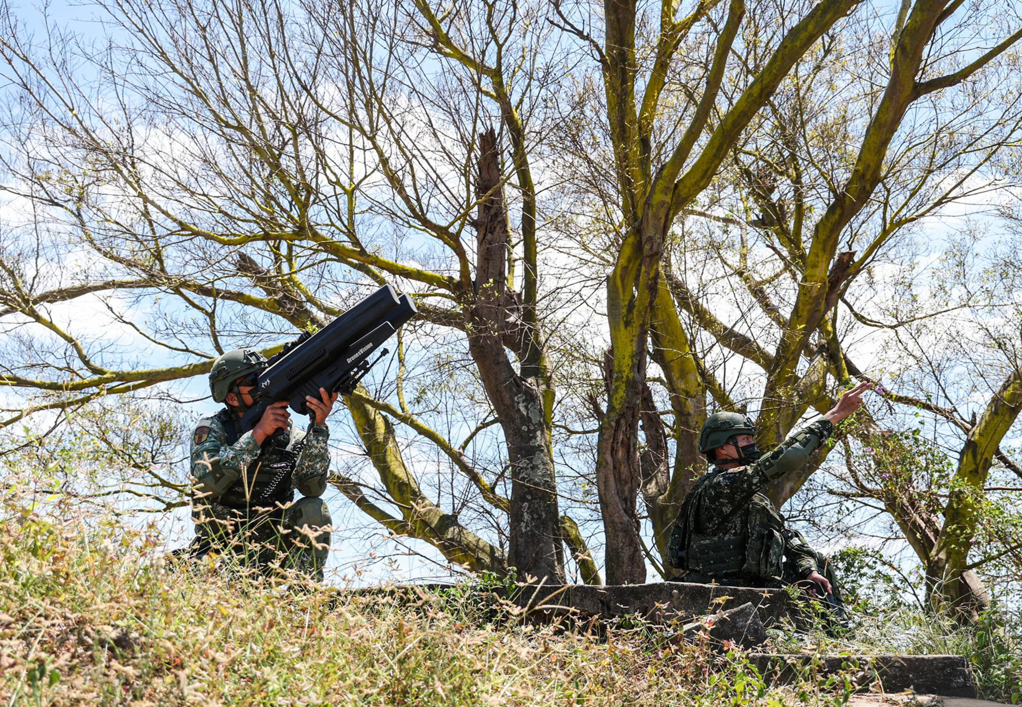 Taiwanese soldiers demonstrate the use of a drone-jamming gun. Photo: Handout