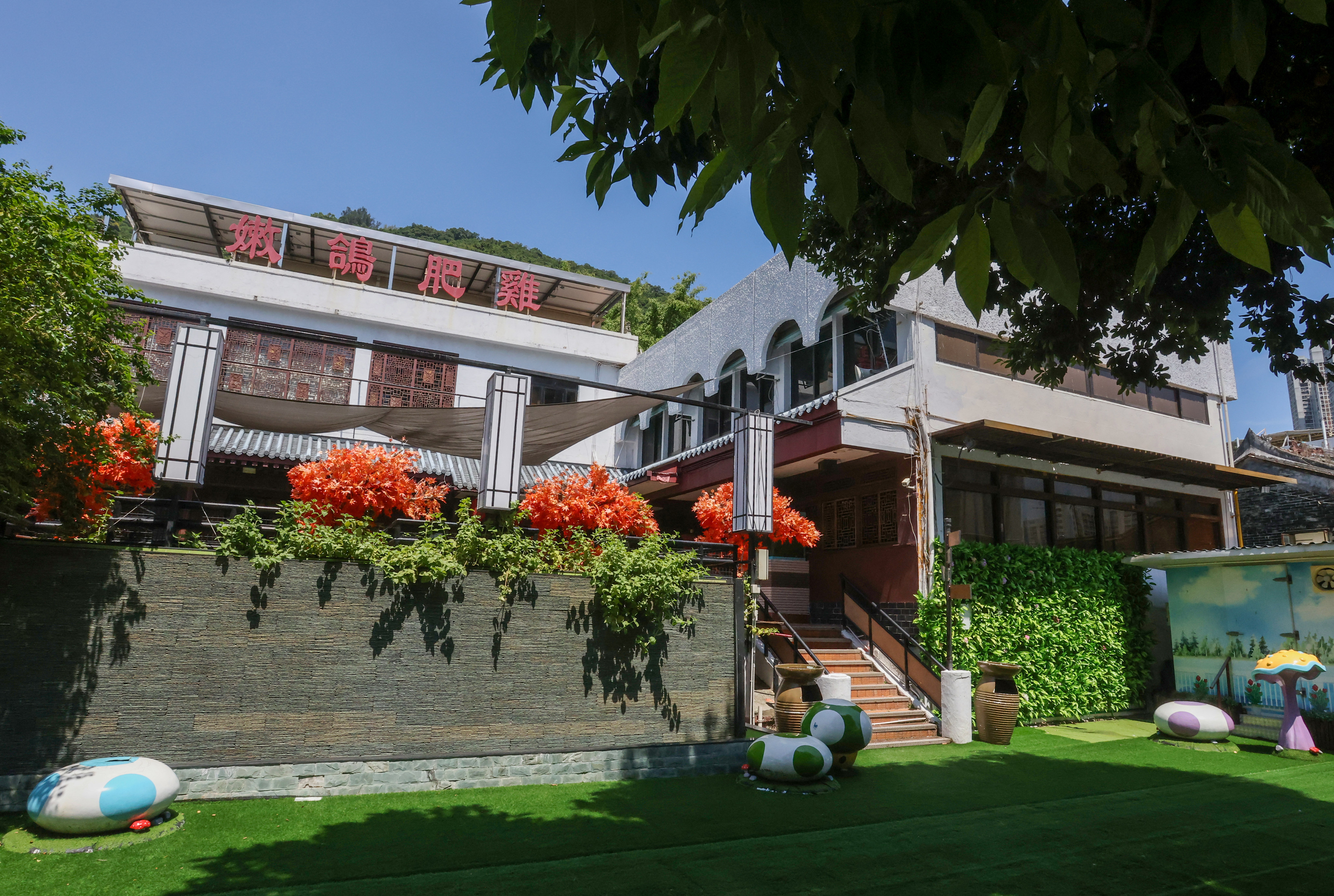 The well-tended gardens at the historic Lung Wah Hotel at Ha Wo Che Village in Sha Tin. Photo: Jonathan Wong.