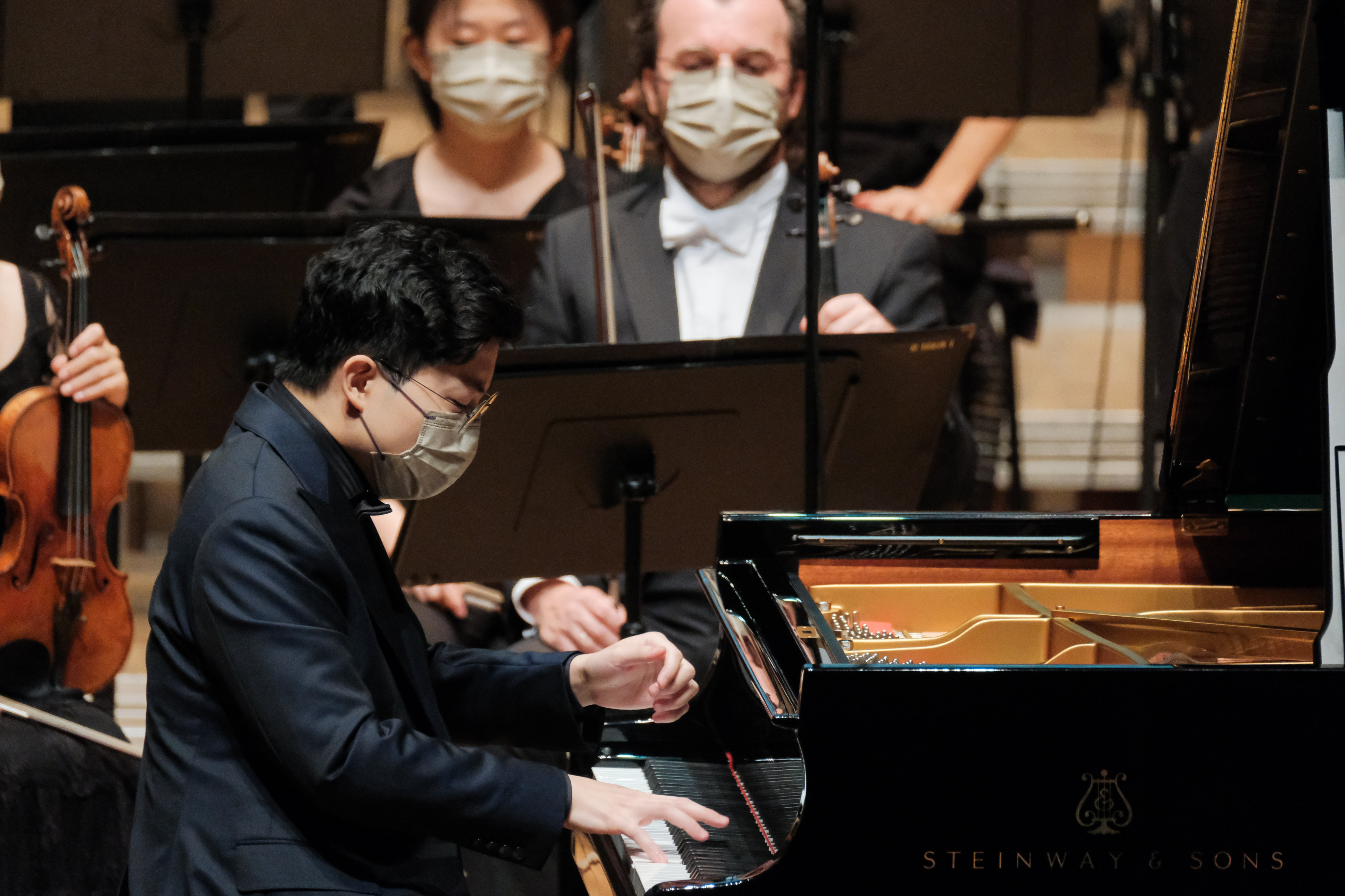 Pianist Avan Yu performs Mozart’s Piano Concerto No. 22 with the Hong Kong Philharmonic Orchestra, conducted by Jaap van Zweden, on September 9, 2022 at the Hong Kong Cultural Centre. Photo: Ka Lam/HK Phil