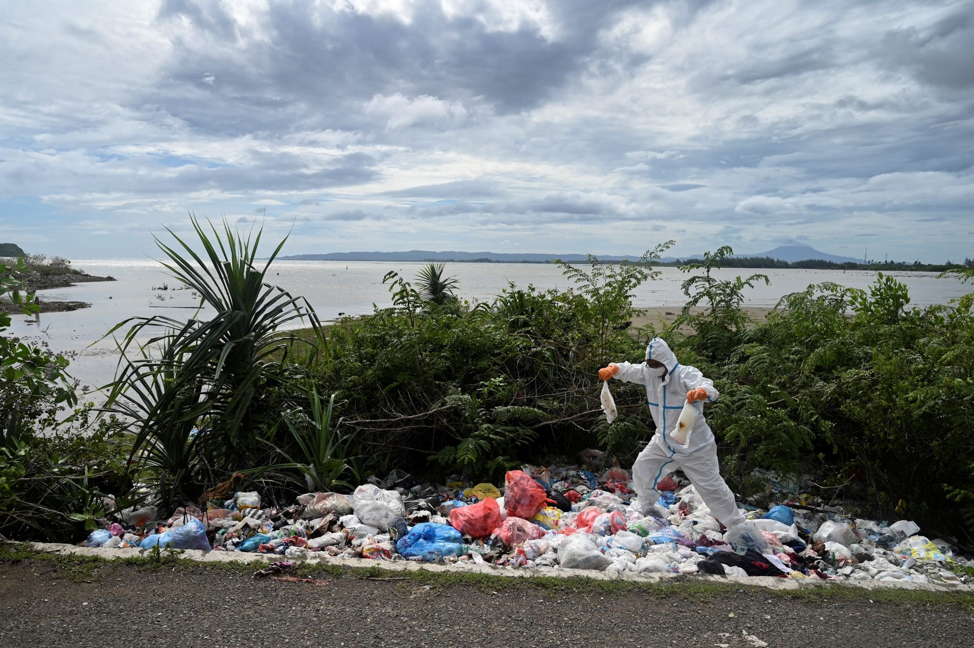 Hong Kong Startup Launches Plastic Bag that Dissolves in Hot Water, 2020-09-28