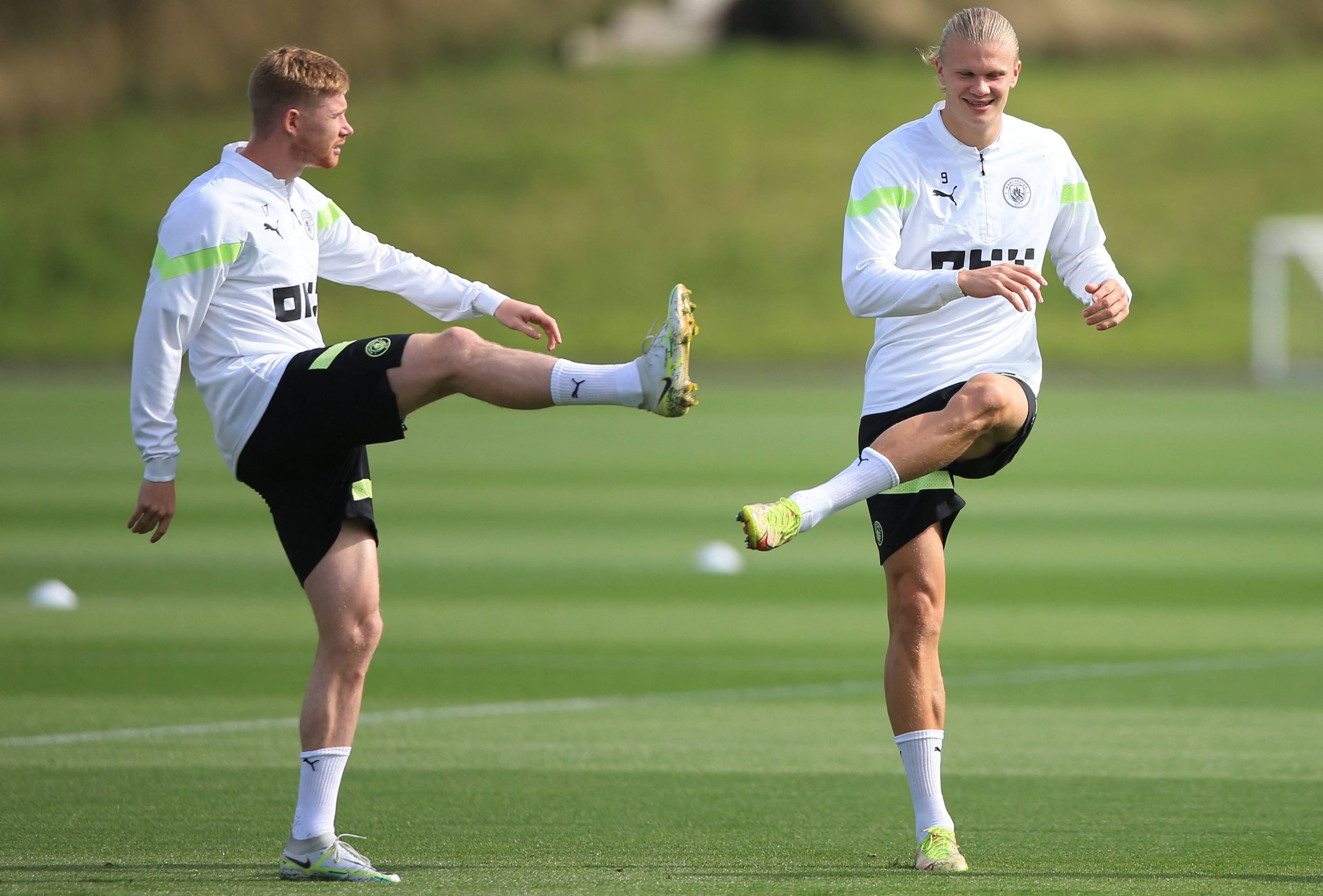 Manchester City’s Erling Haaland (right) trains with Kevin De Bruyne before the Champions League group G match at home to Borussia Dortmund. Photo: AFP