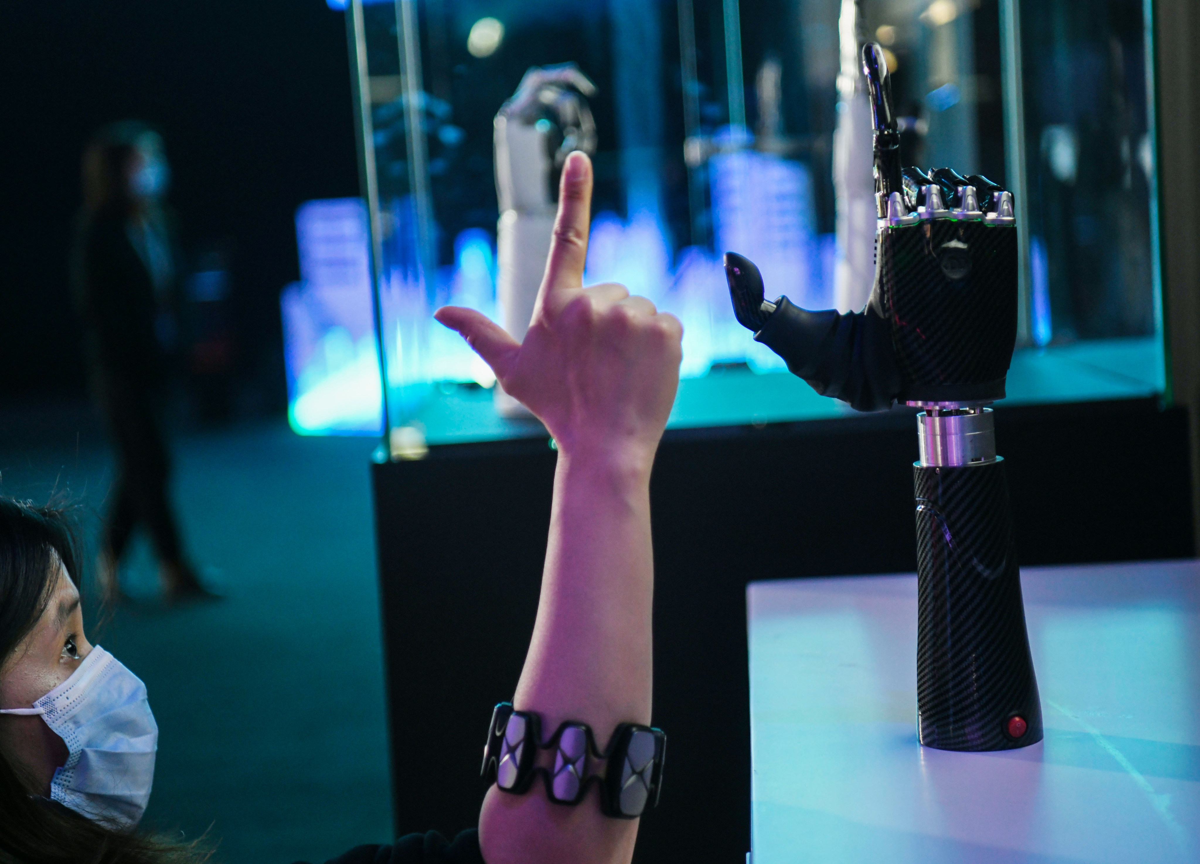 The working of a wearable AI-powered bionic hand being demonstrated at a tech conference in Chinese capital Beijing. Photo:  Xinhua  
