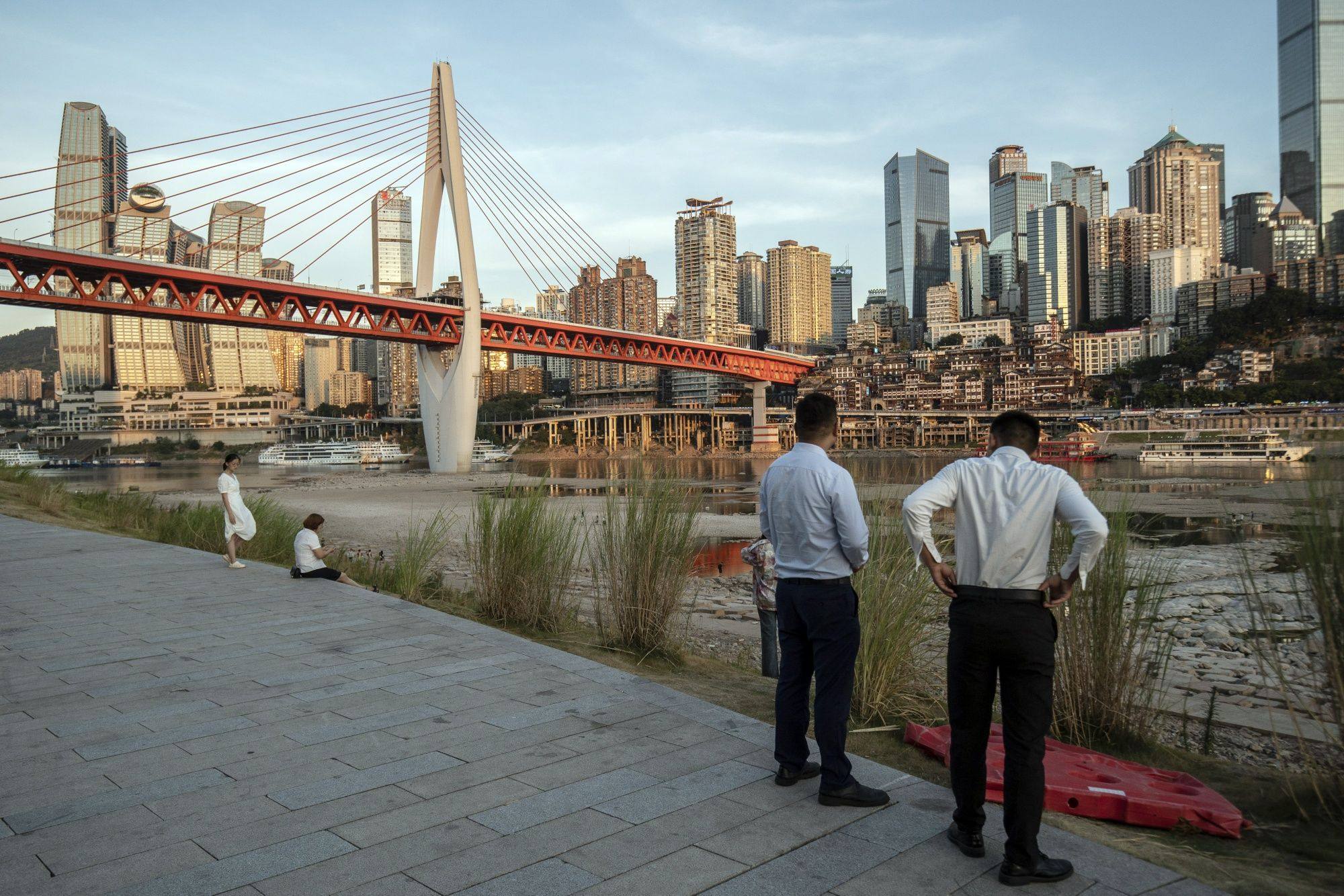 People look out at the drought-hit Jialing River near the confluence with the Yangtze River, in Chongqing, on August 17. Water levels on parts of the Yangtze, China’s largest waterway and home to its top hydropower station, dropped to the lowest on record for this time of year, according to state media reports. Photo: Bloomberg