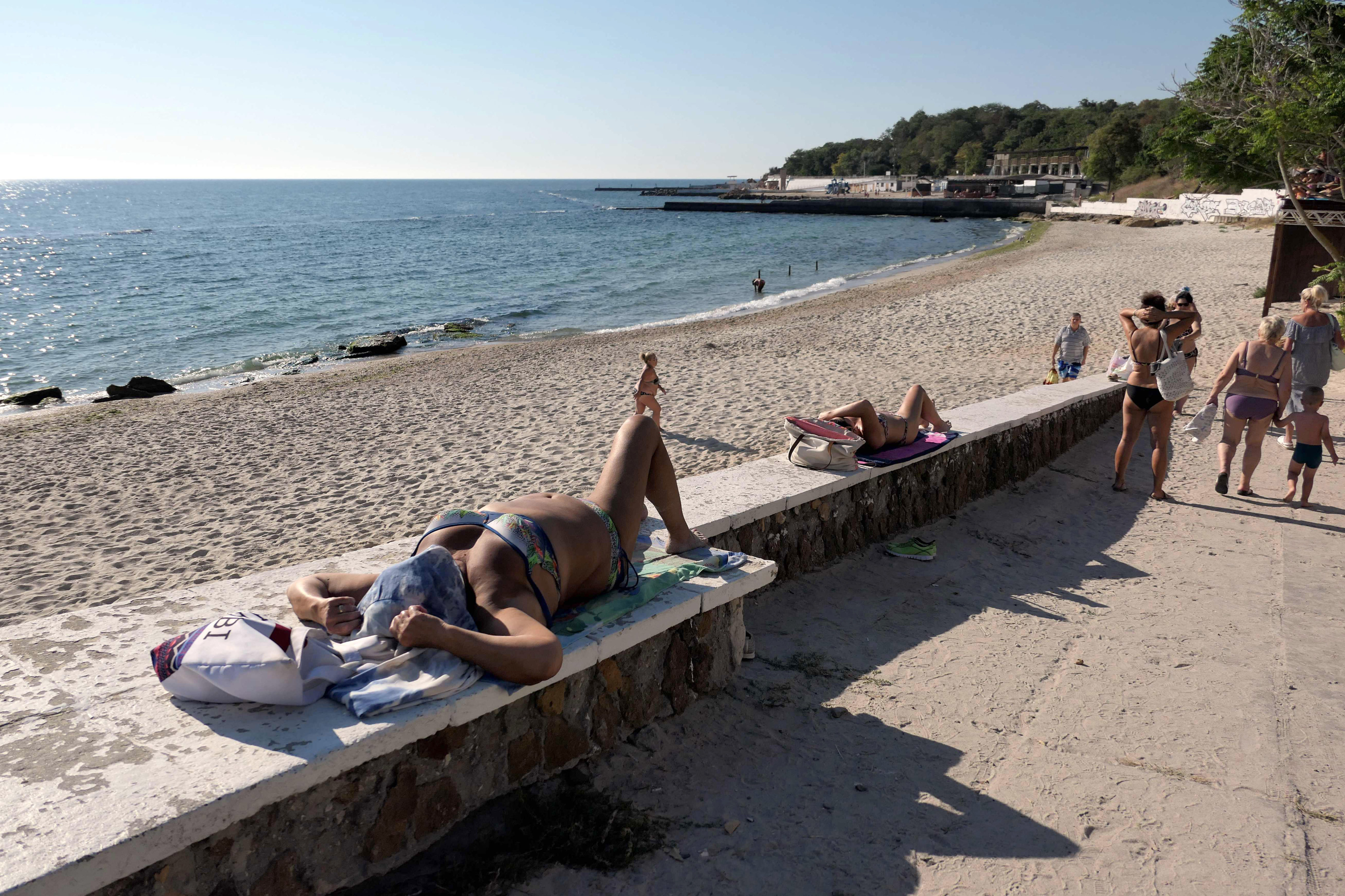 ODESA, UKRAINE - AUGUST 11, 2022 - People stay outside a beach, Odesa, southern Ukraine. This photo cannot be distributed in the Russian Federation. (Photo credit should read Yulii Zozulia/ Ukrinform/Future Publishing via Getty Images)