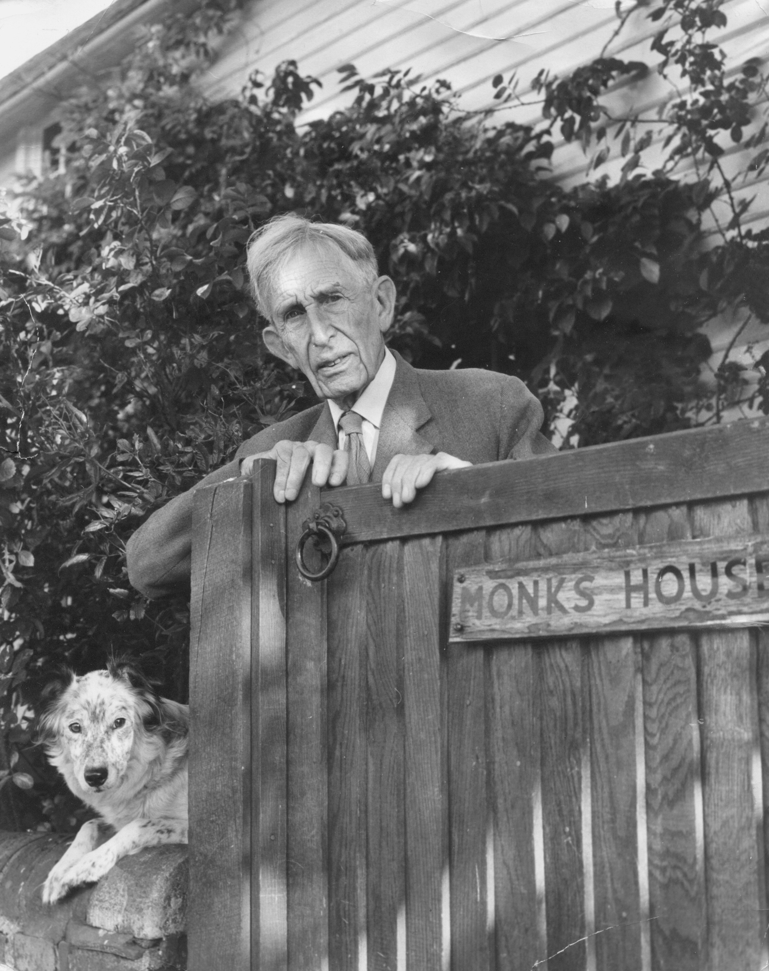 Like two ghosts, writer Leonard Woolf (above) and his wife, Virginia, haunt Sophie Cunningham’s novel This Devastating Fever. Photo: Getty Images