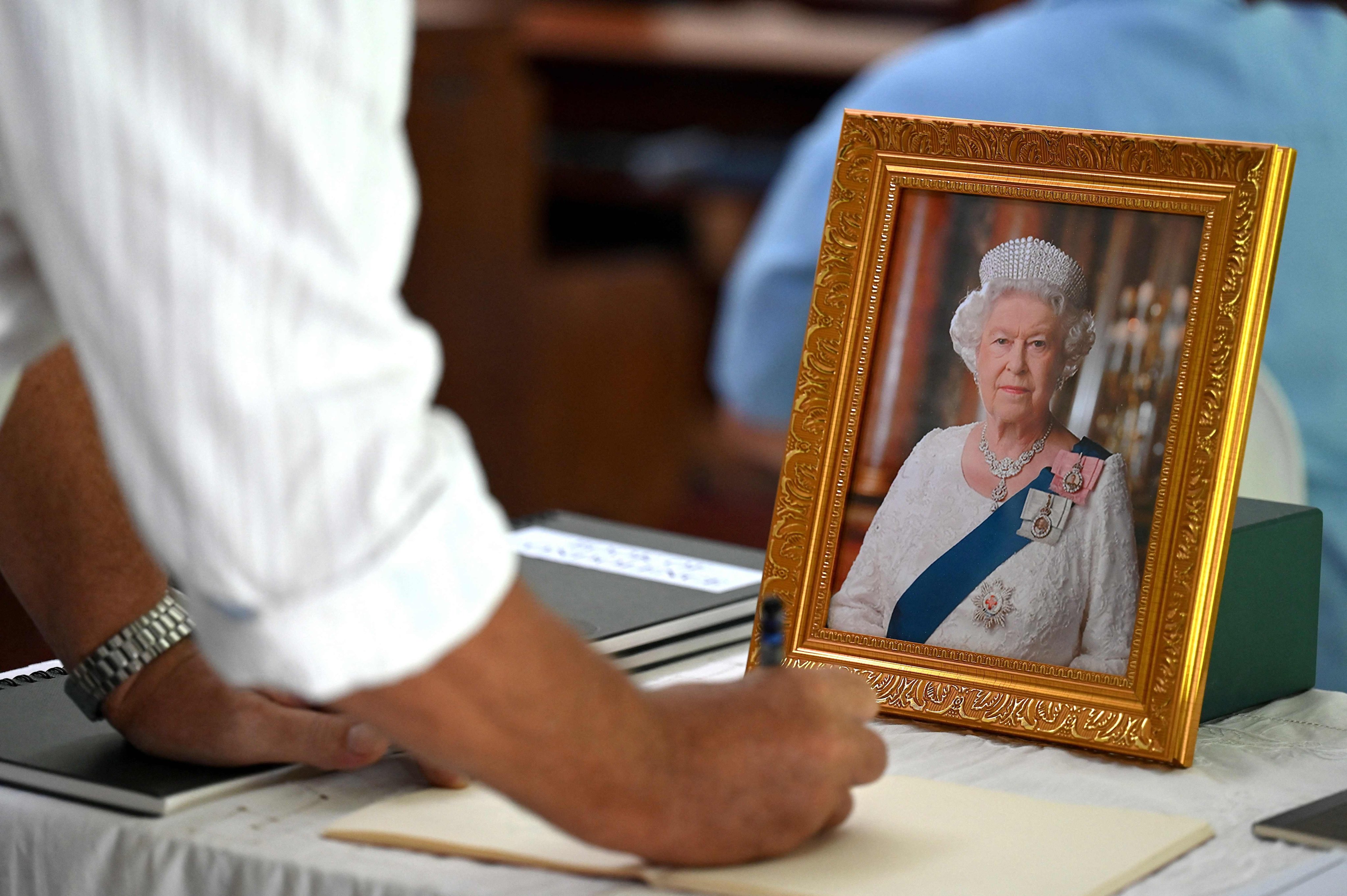 Taiwan 'specially invited' to sign Queen Elizabeth's condolence