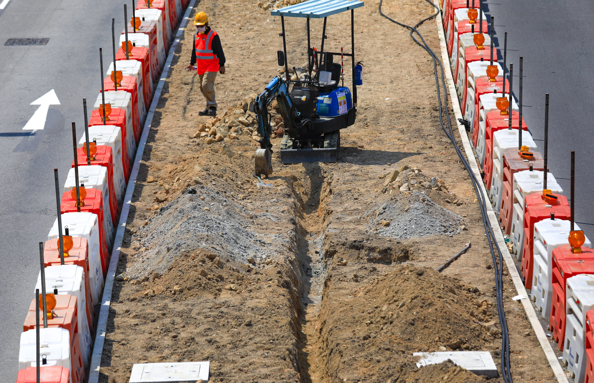 The two highway projects would connect urban centres in Kowloon and on Hong Kong Island to the border shared with mainland China. Photo: Xiaomei Chen