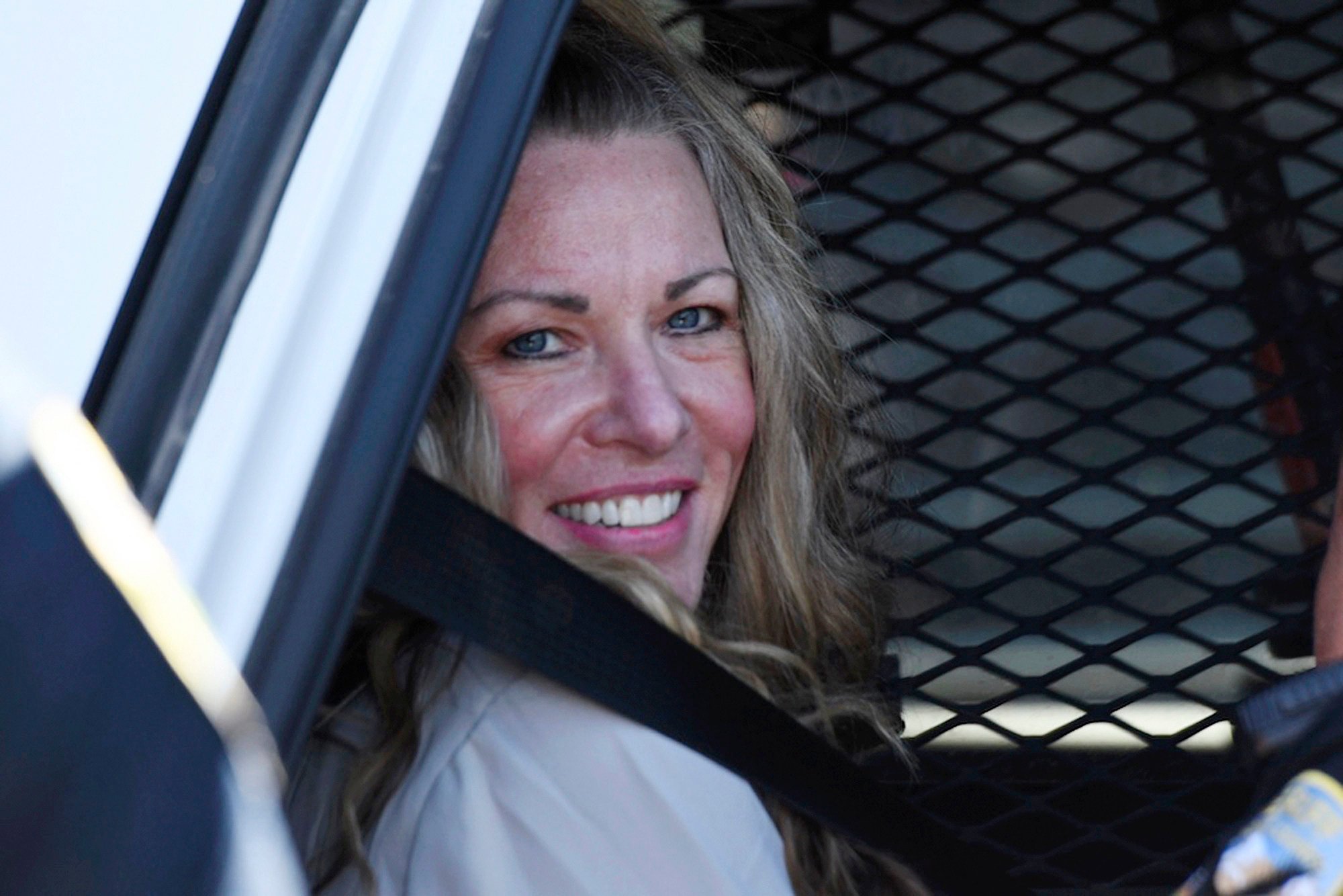 Lori Vallow Daybell, a mother accused of conspiring with her husband to kill her two children, sits in a police car after a hearing at the Fremont County Courthouse in St Anthony, Idaho, on August 16. Photo: AP