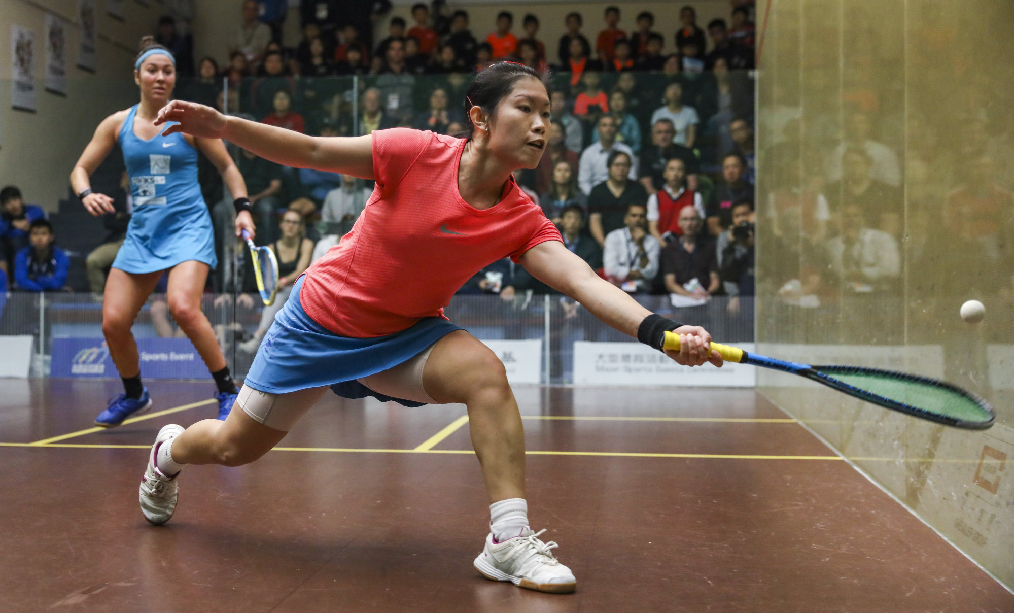 Former Hong Kong No 1 Annie Au Wing-chi plays Amanda Sobhy of the United States at the 2018 Hong Kong Open. Photo: Dickson Lee