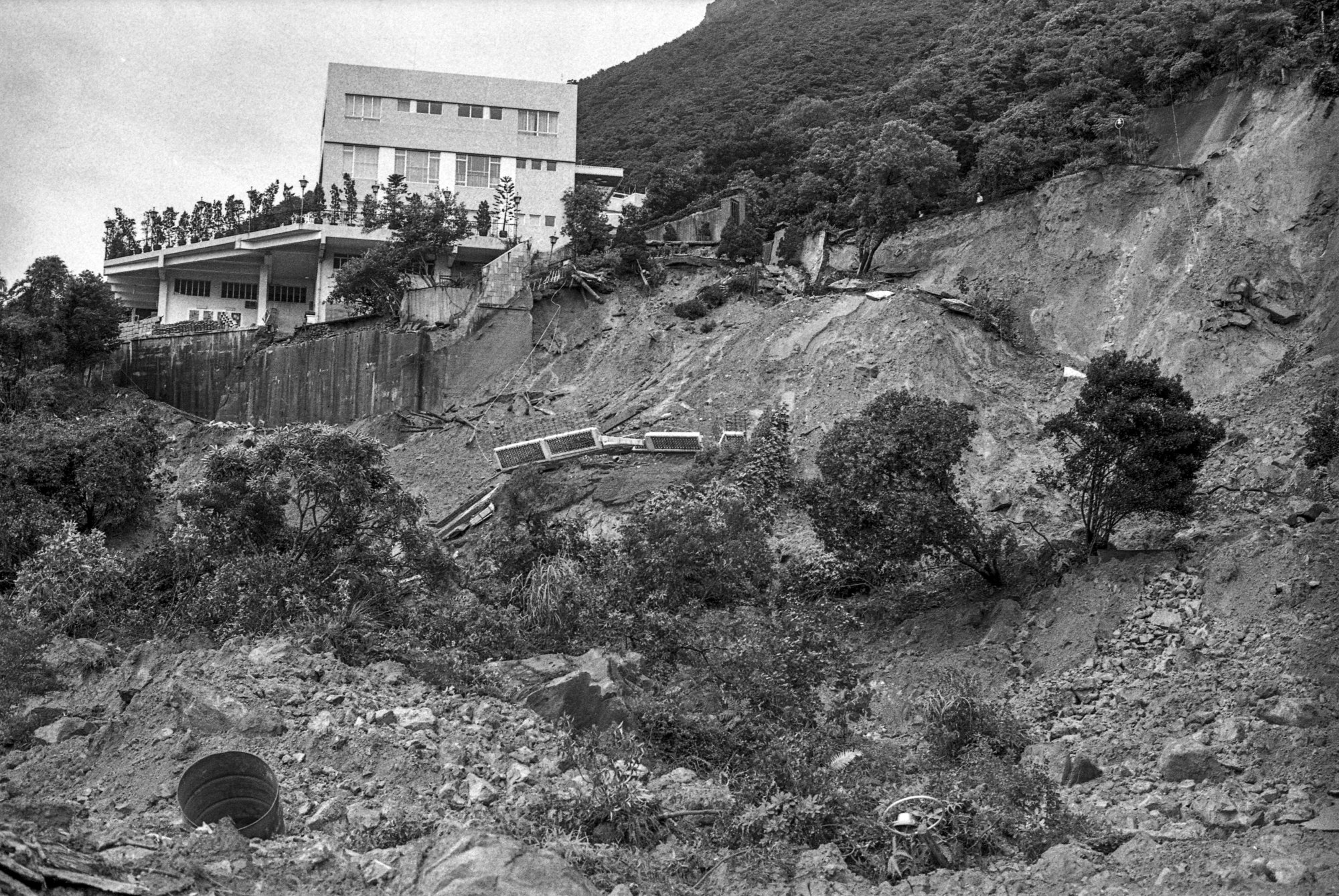 City walks around Hong Kong’s urban landscapes and historic landmarks ...