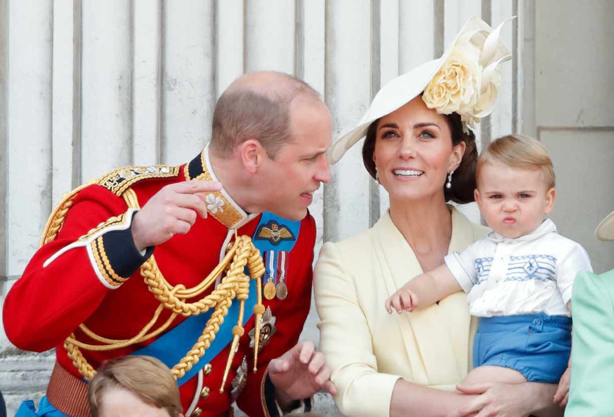 Trooping the colour 2024. Принц Уильям и Кейт Миддлтон. Принц Великобритании Уильям и Кейт. Герцоги Кембриджские принц Луи. Внук королевы Великобритании Уильям и Кейт Миддлтон.