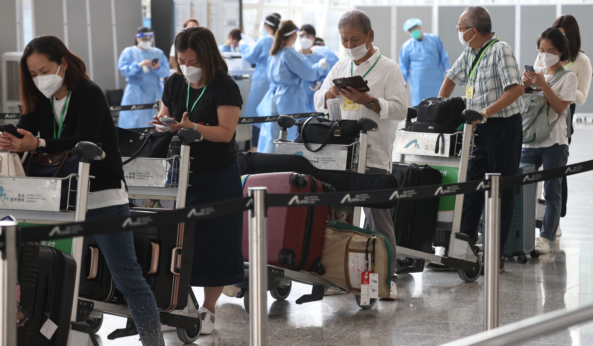 Arriving travellers seen at the Hong Kong airport as the government announces changes to its quarantine policy from September 26. Photo: K.Y. Cheng