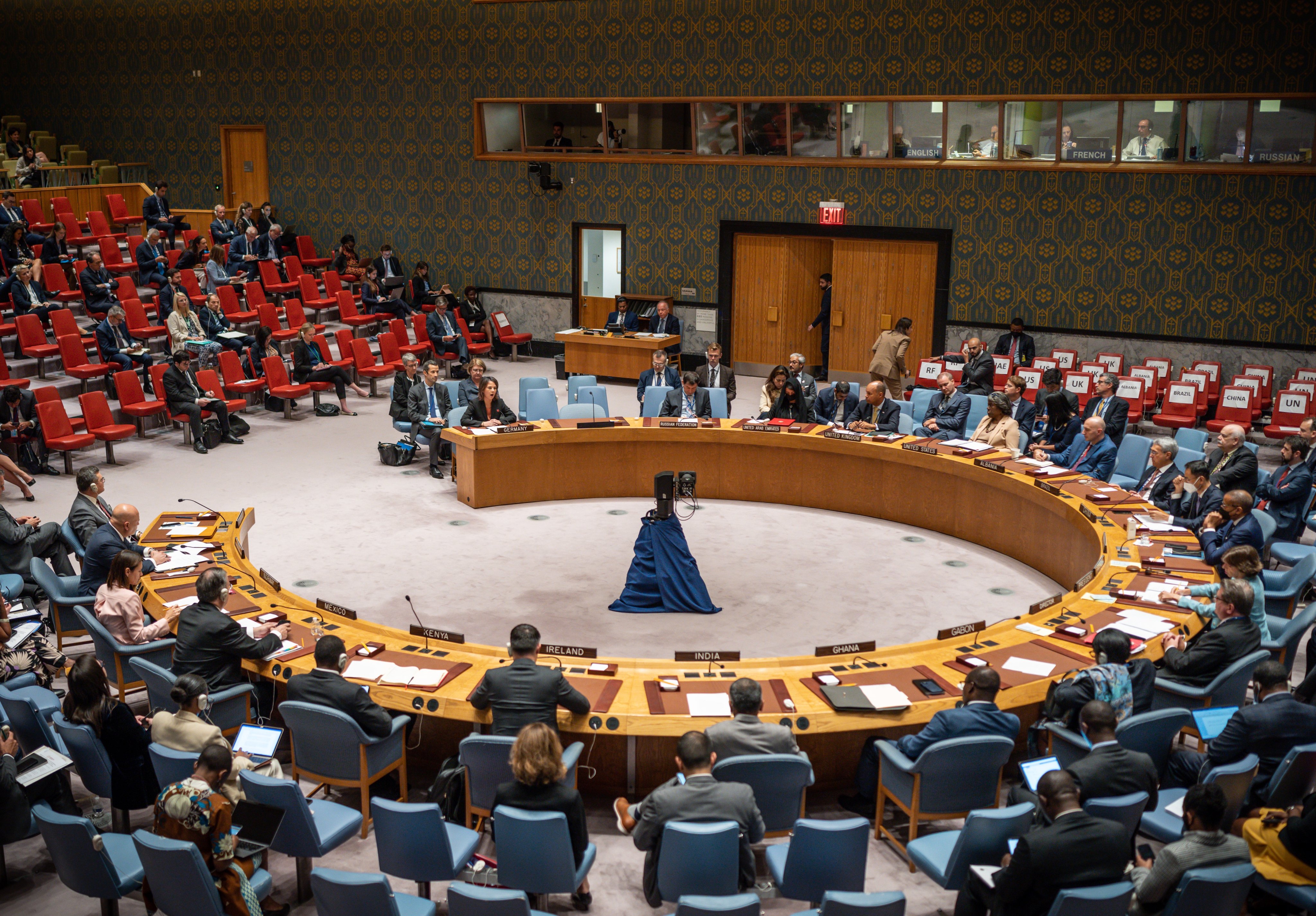 Оон 16. Совет безопасности ООН РФ. Срочное заседание Совбеза ООН. Вето Совбез ООН. Право вето в Совете безопасности ООН.
