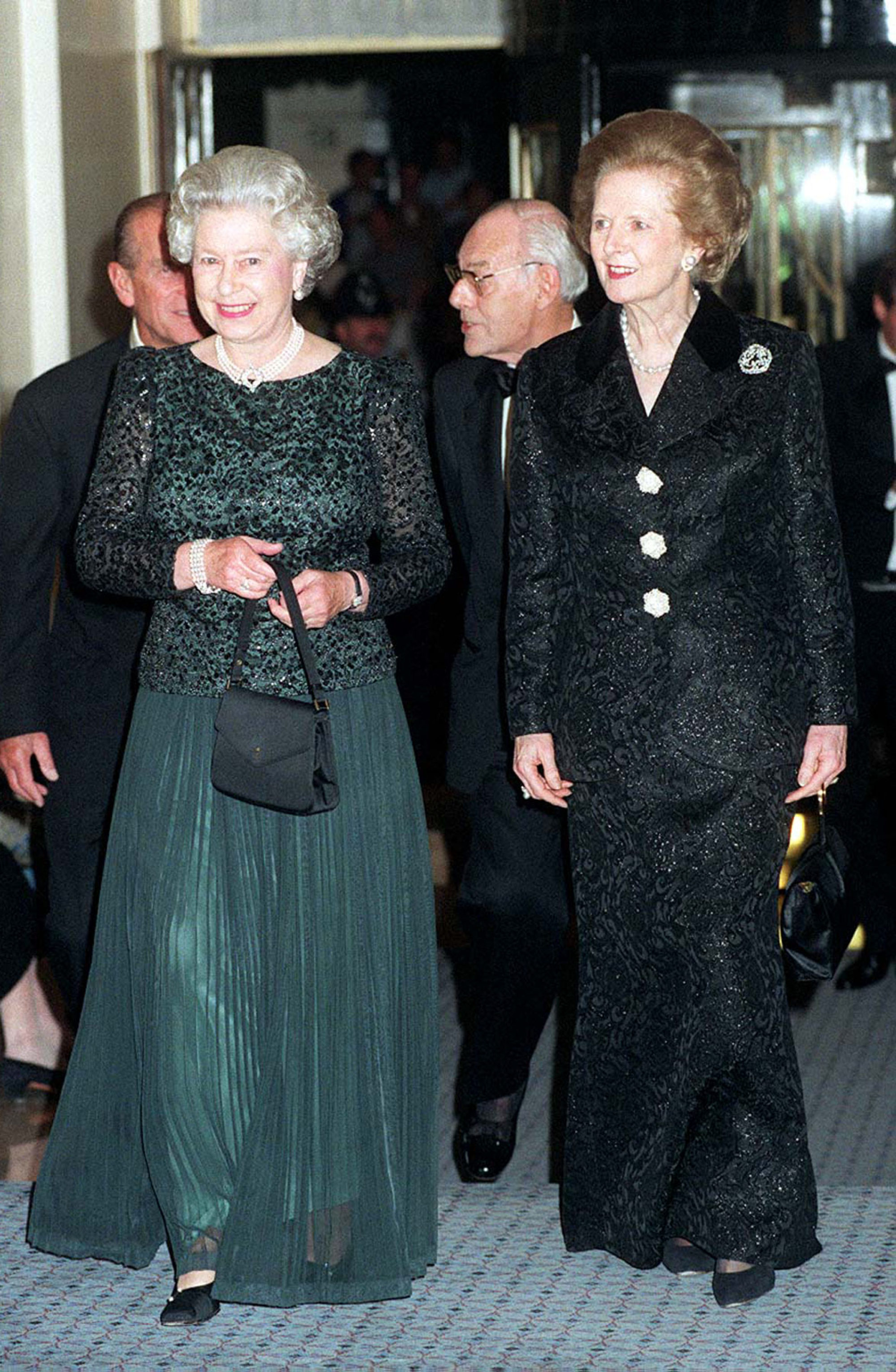 Queen Elizabeth with former British Prime Minister Margaret Thatcher in 1995. Photo: AFP