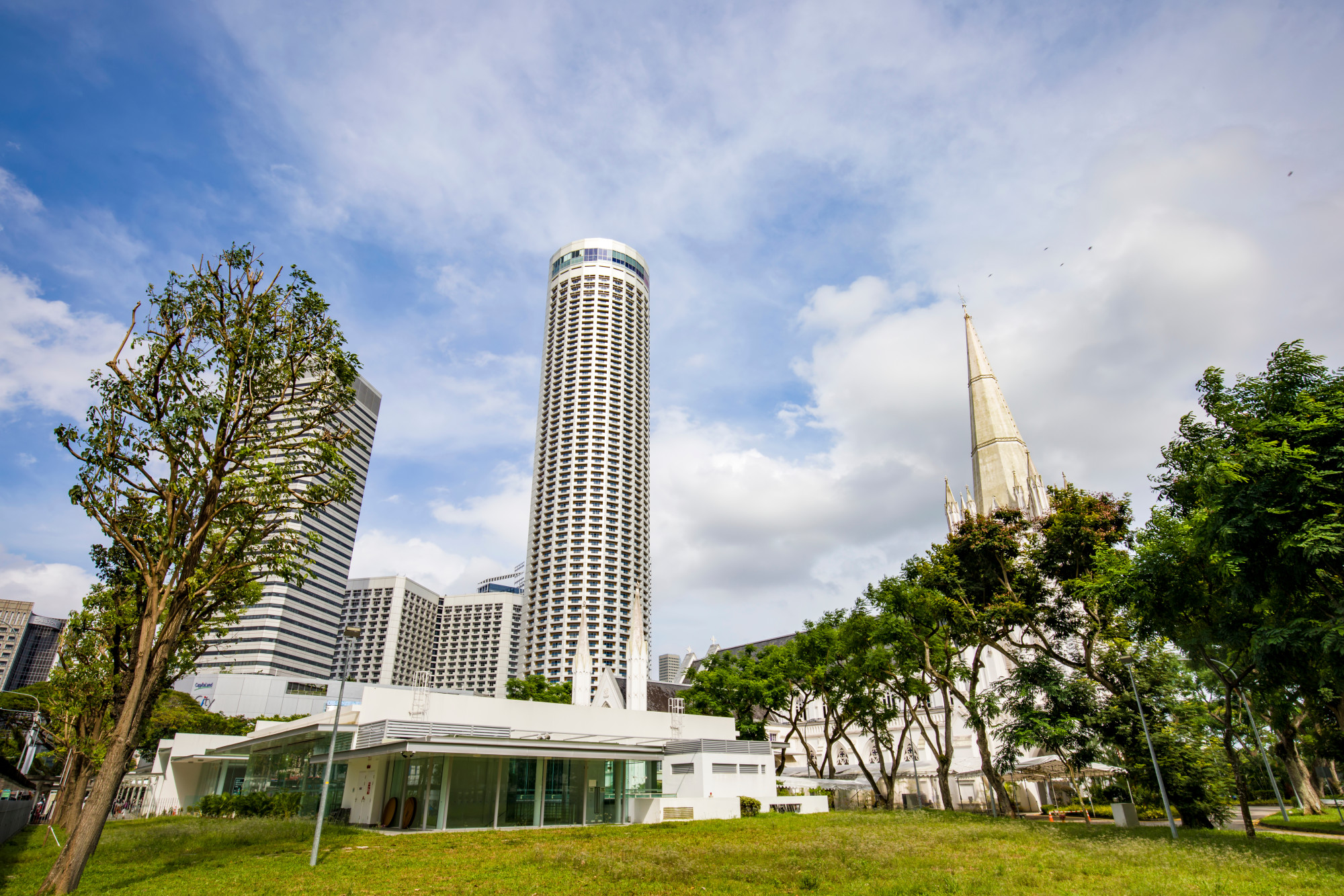 Swissotel The Stamford (centre) is near to the race action, and is offering a US$3,603 per-person package. Photo: Shutterstock