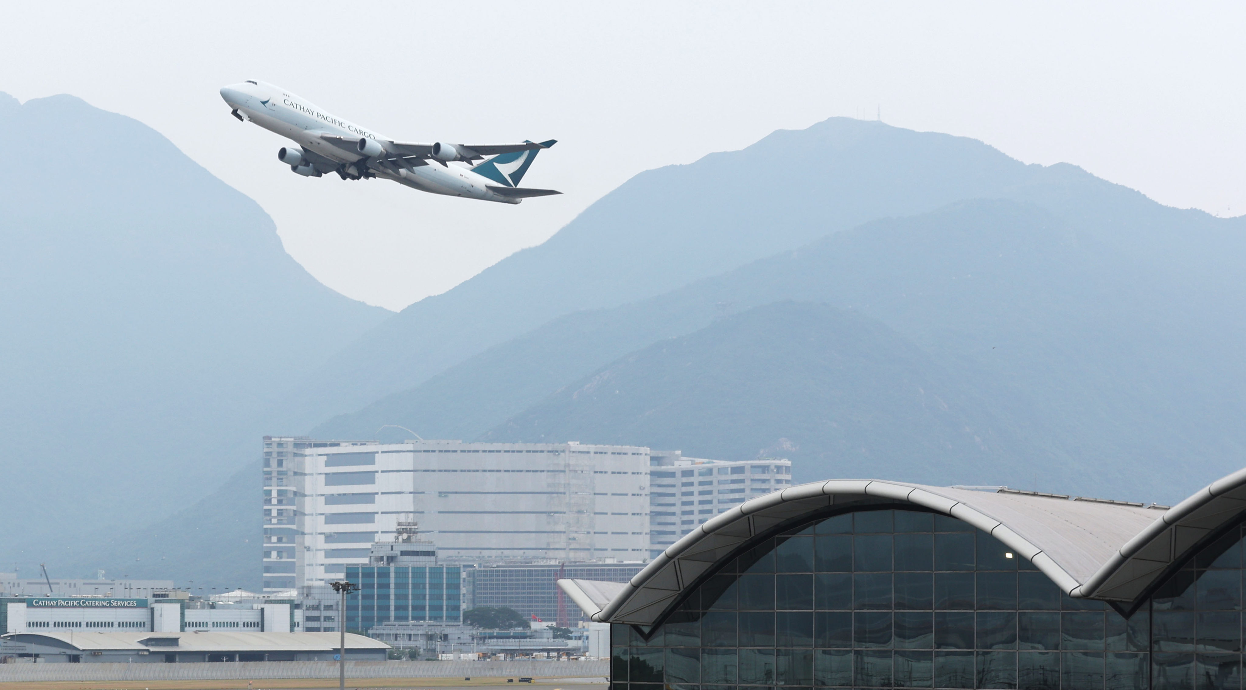 Residents report facing technical glitches on Cathay Pacific’s website after city announced it would end hotel quarantine starting Monday. Photo: Yik Yeung-man