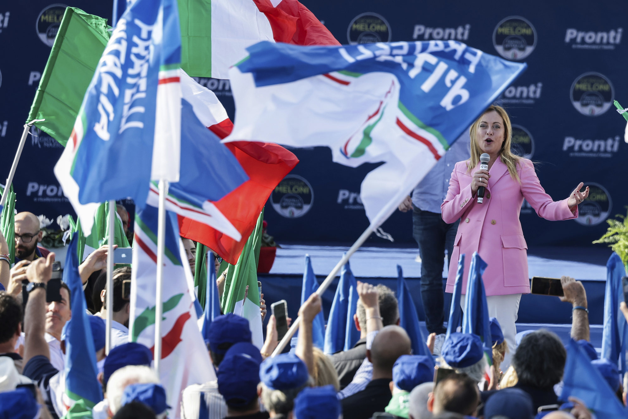 Giorgia Meloni Eyes Power As Far-right Triumphs In Italy Elections ...