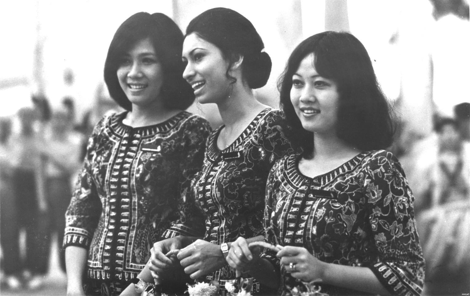 Sarong kebaya worn by Singapore Airlines stewardesses. Since the beginning of commercial air travel, cabin crew uniforms have been influenced by many factors, including war, changing gender roles and dress. Photo: Singapore Airlines