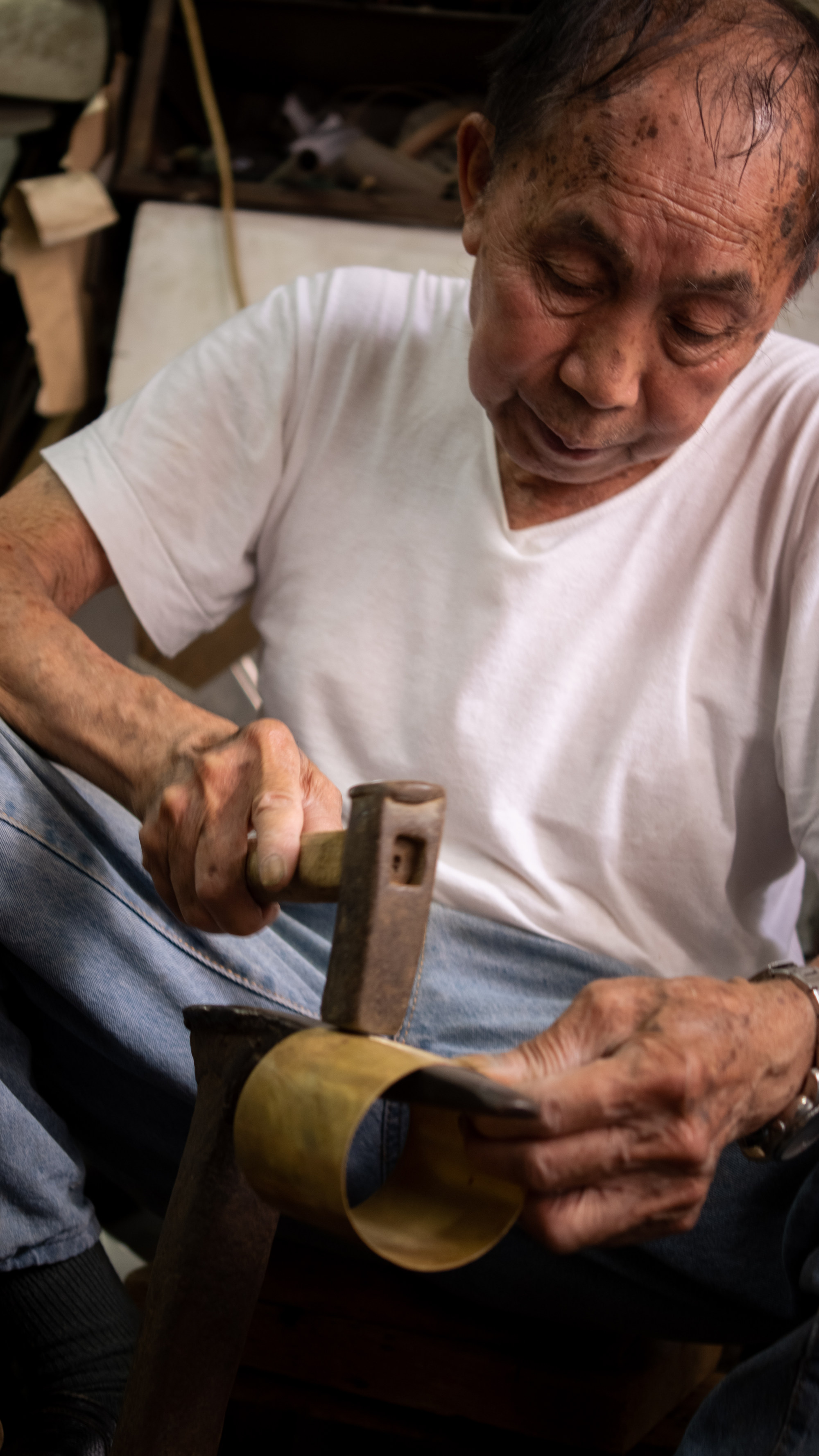 Luk Shu-choi makes a tea caddy at Hong Kong’s last coppersmith, Ping Kee. Photo: 18/22