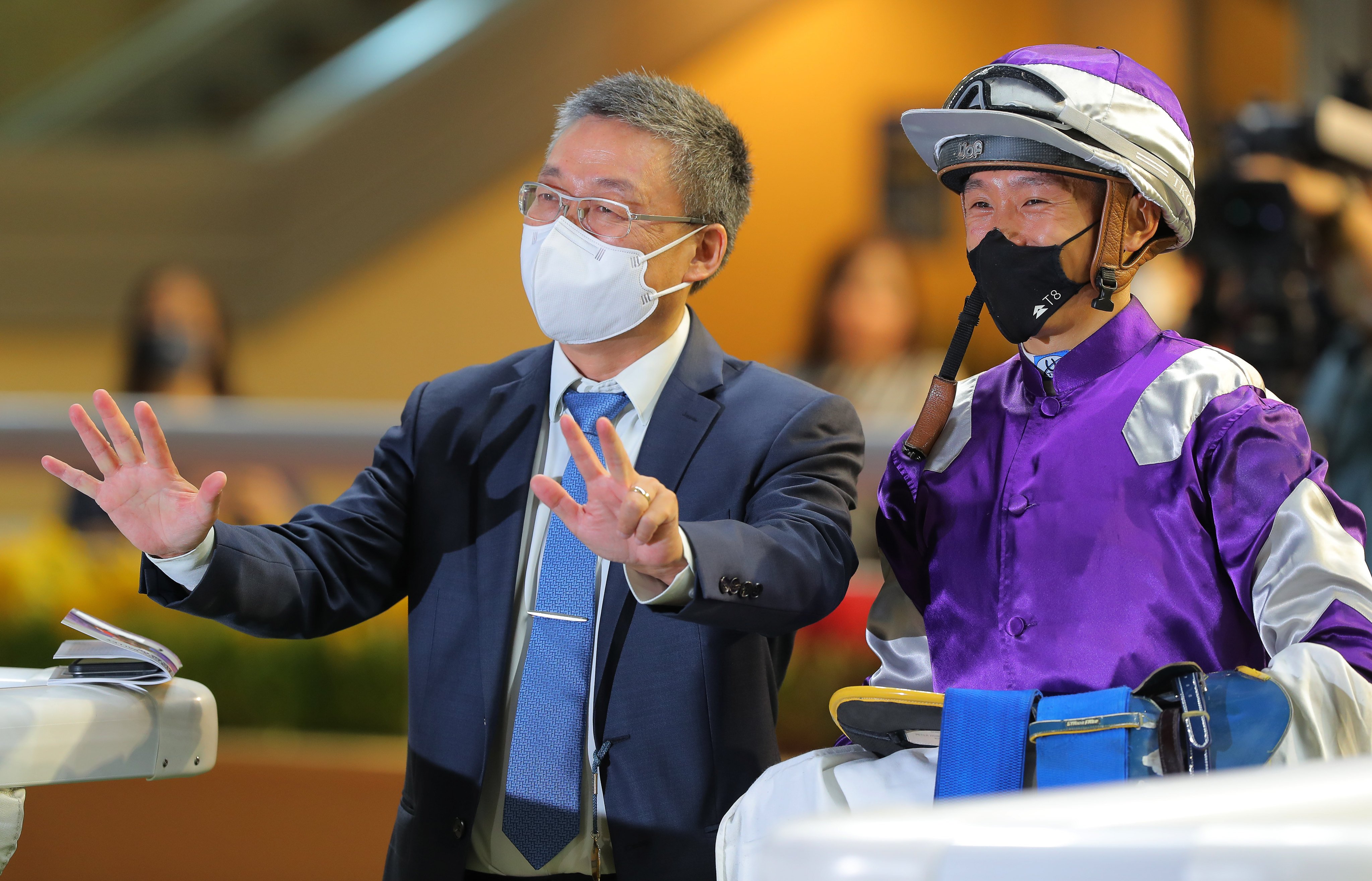 Trainer Francis Lui celebrates his 800th winner with jockey Vincent Ho. Photo: Kenneth Chan