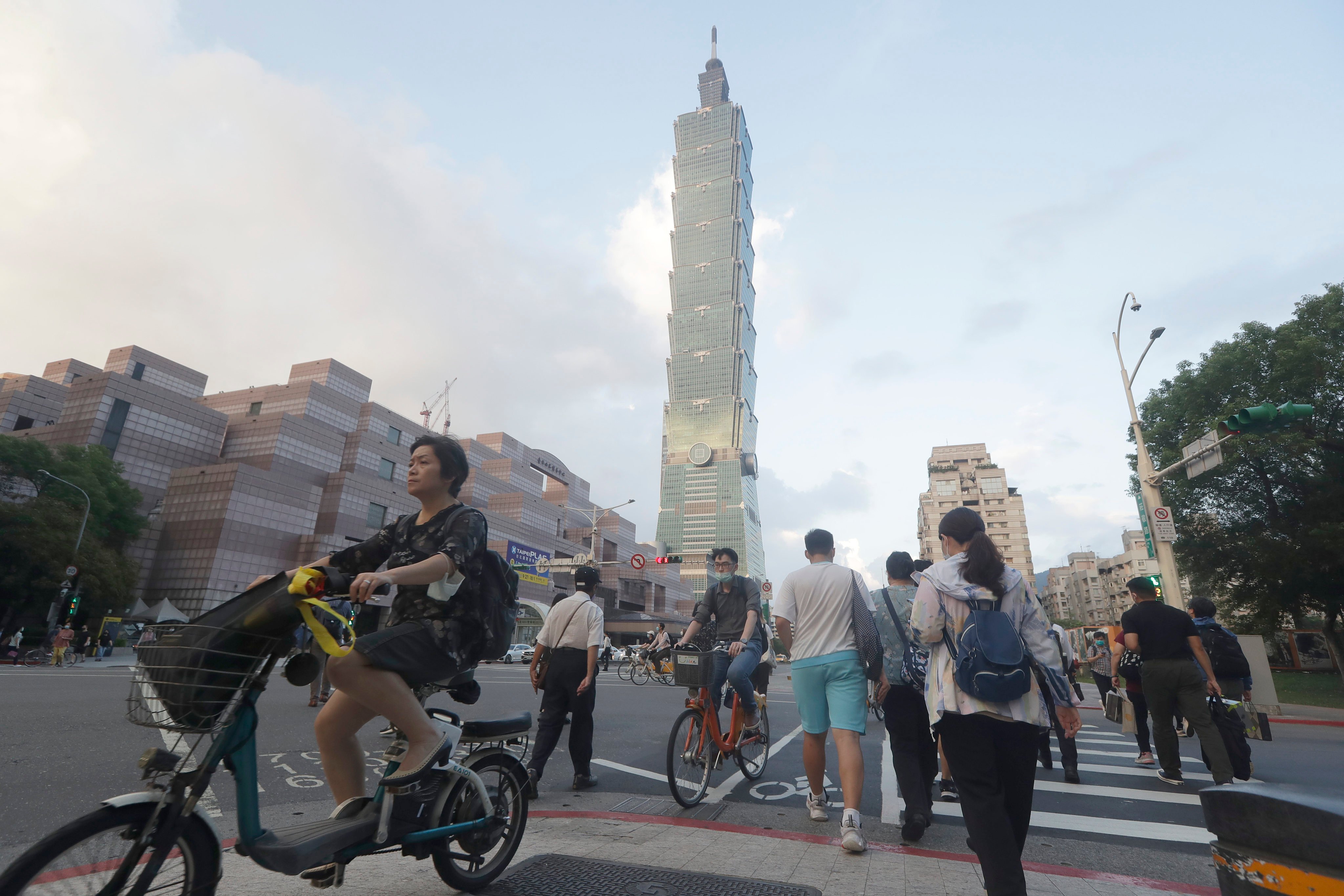 People from mainland China, Hong Kong and Macau will be allowed to visit Taiwan for family, funerals and business purposes, according to Taipei’s council on cross-strait policy. Photo: AP