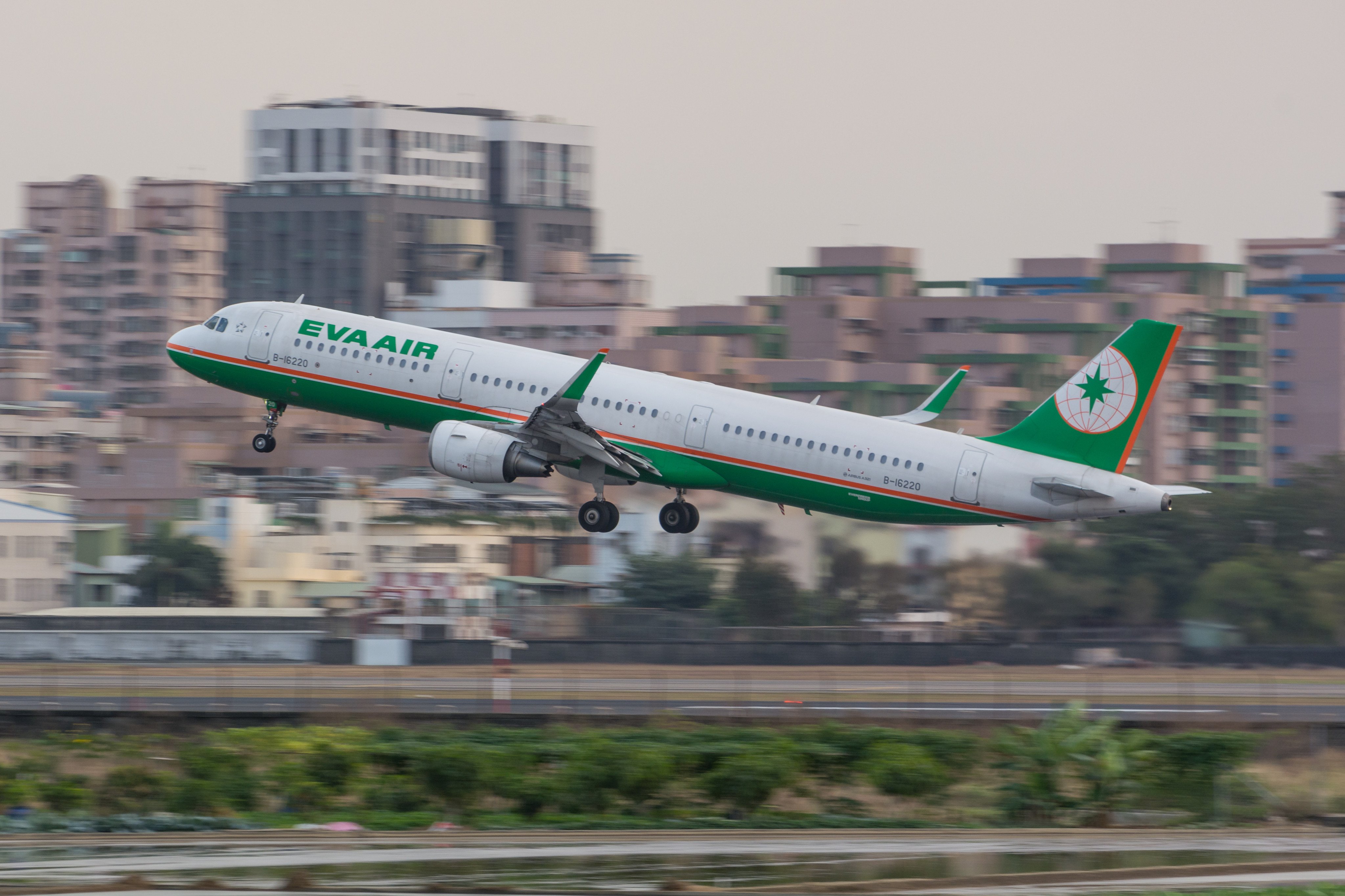EVA Airways intends to increase its total Taiwan flights gradually, rather than rush to get back to pre-pandemic levels. Photo: Shutterstock