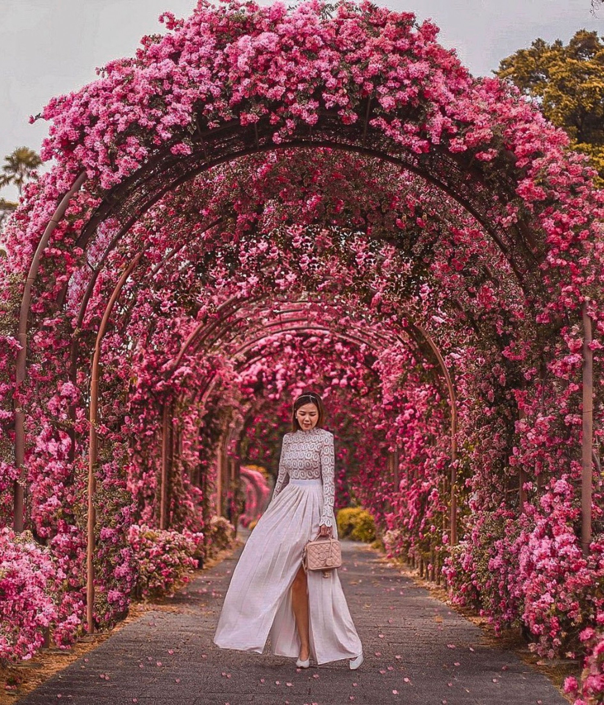 Instagram user @yuniqueyuni poses at the Japanese Cemetery Park. Photo: Instagram / @yuniqueyuni