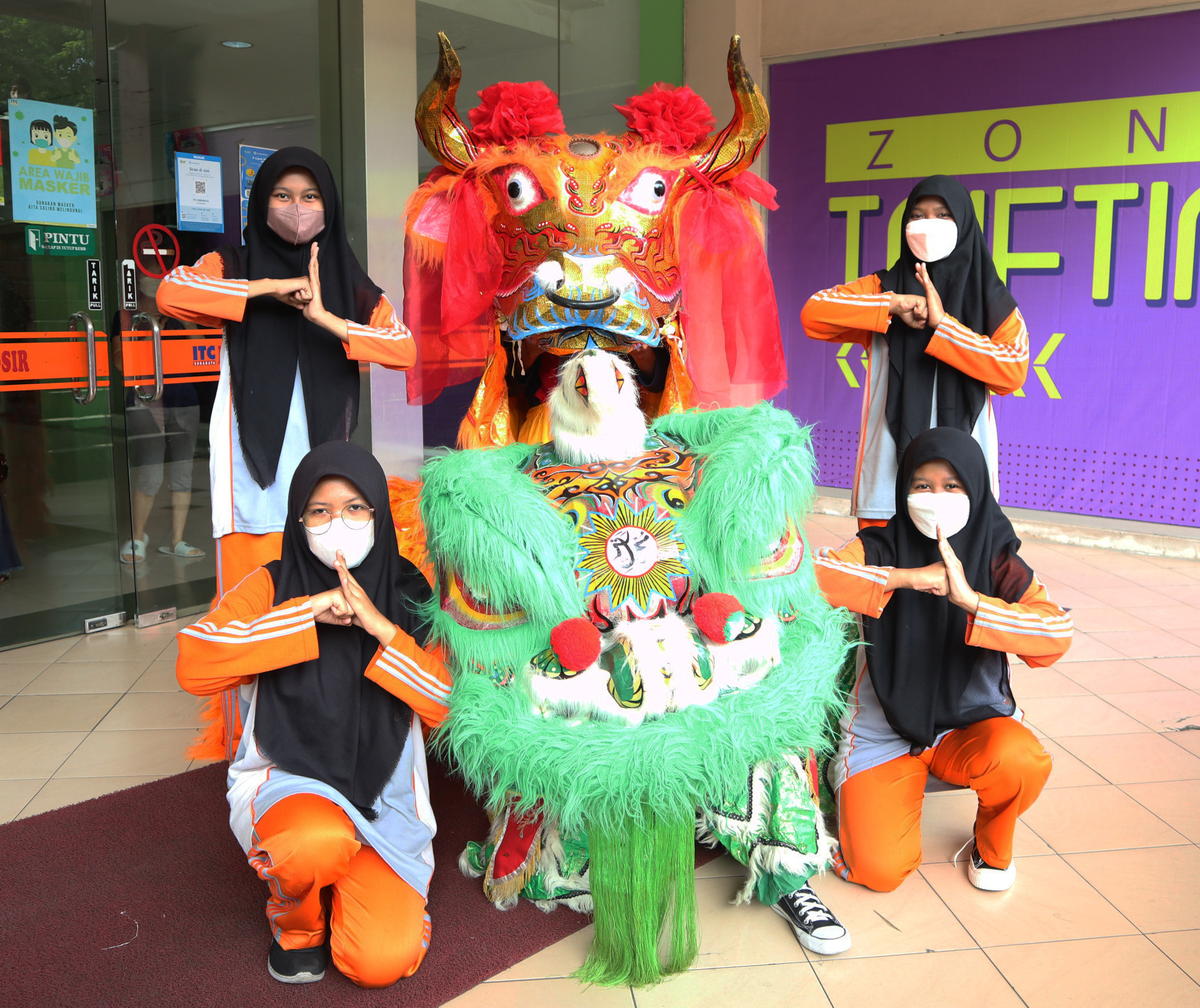 The Indolion-Muhammadiyah Troupe pose with their Chinese lion decorated with Arabic calligraphy. Photo: Johannes Nugroho