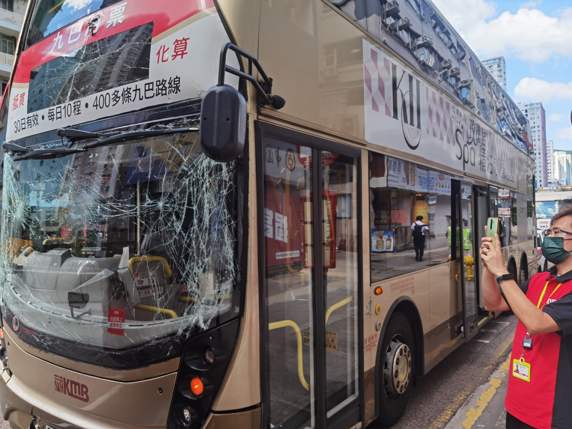 2 Buses Crash In Hong Kong Leaving 6 Passengers And A Driver Injured ...