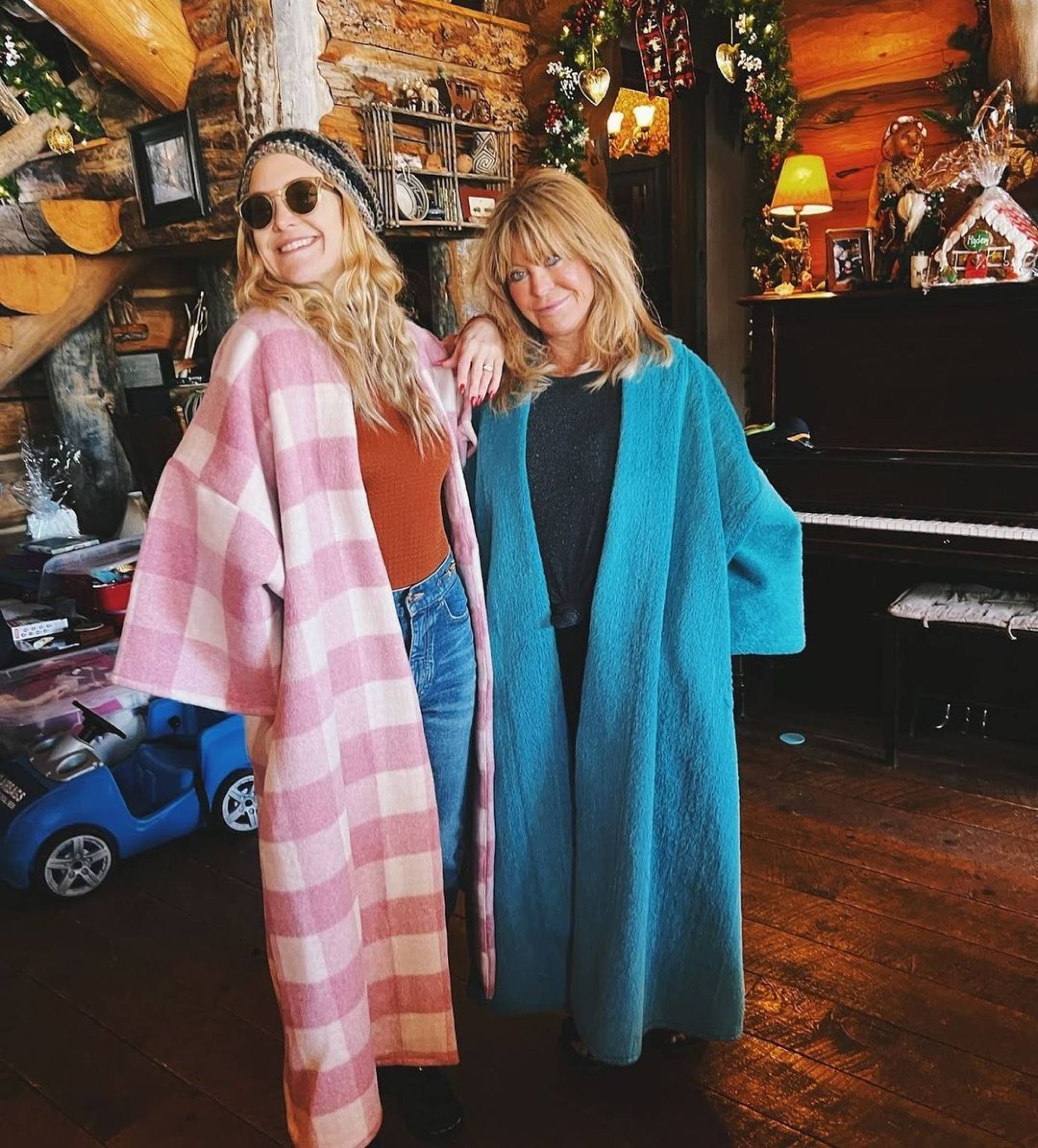 Kate Hudson (left) with Goldie Hawn. Photo: @katehudson/Instagram