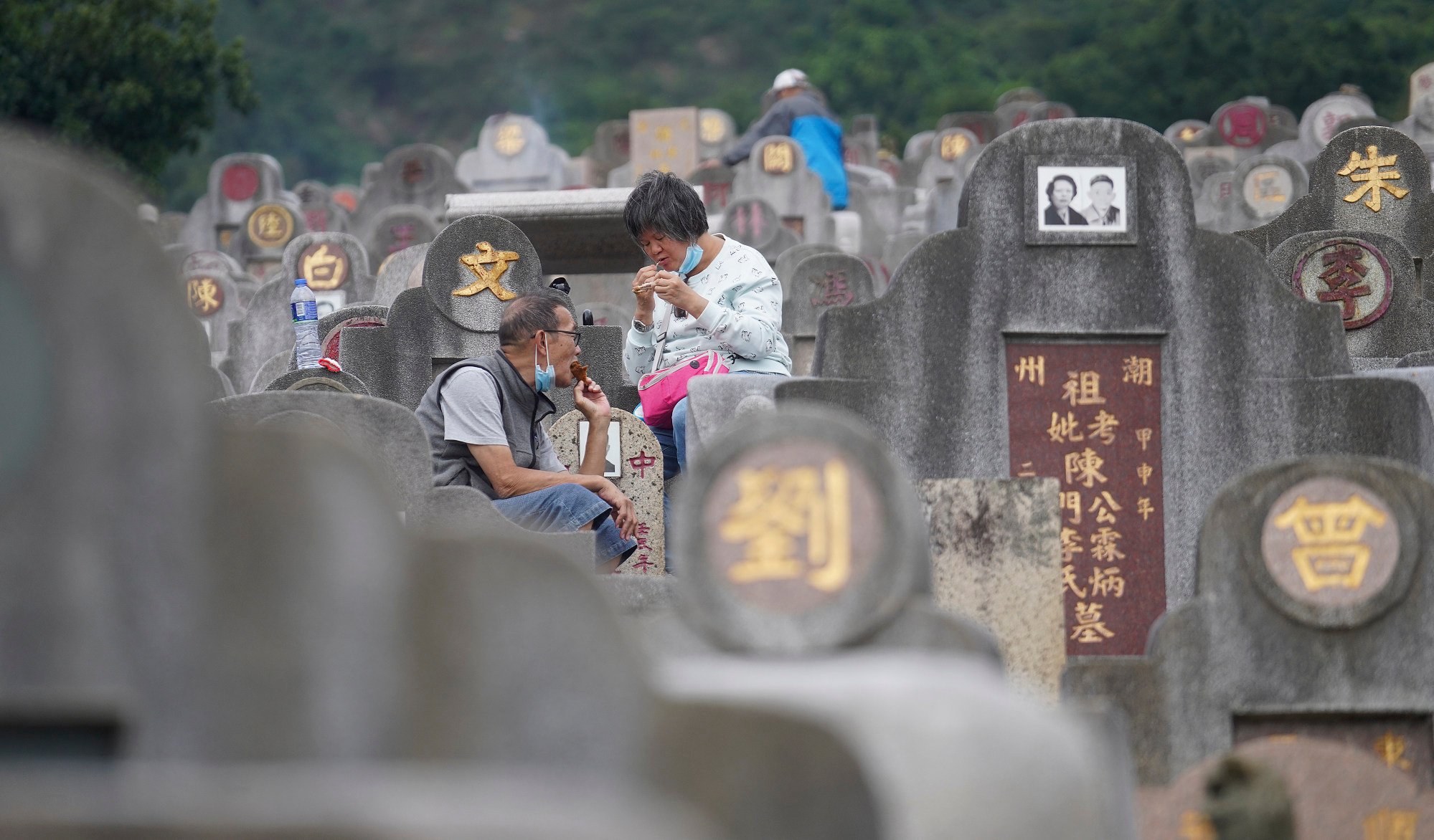 chung-yeung-festival-in-hong-kong-rules-about-food-offerings-to