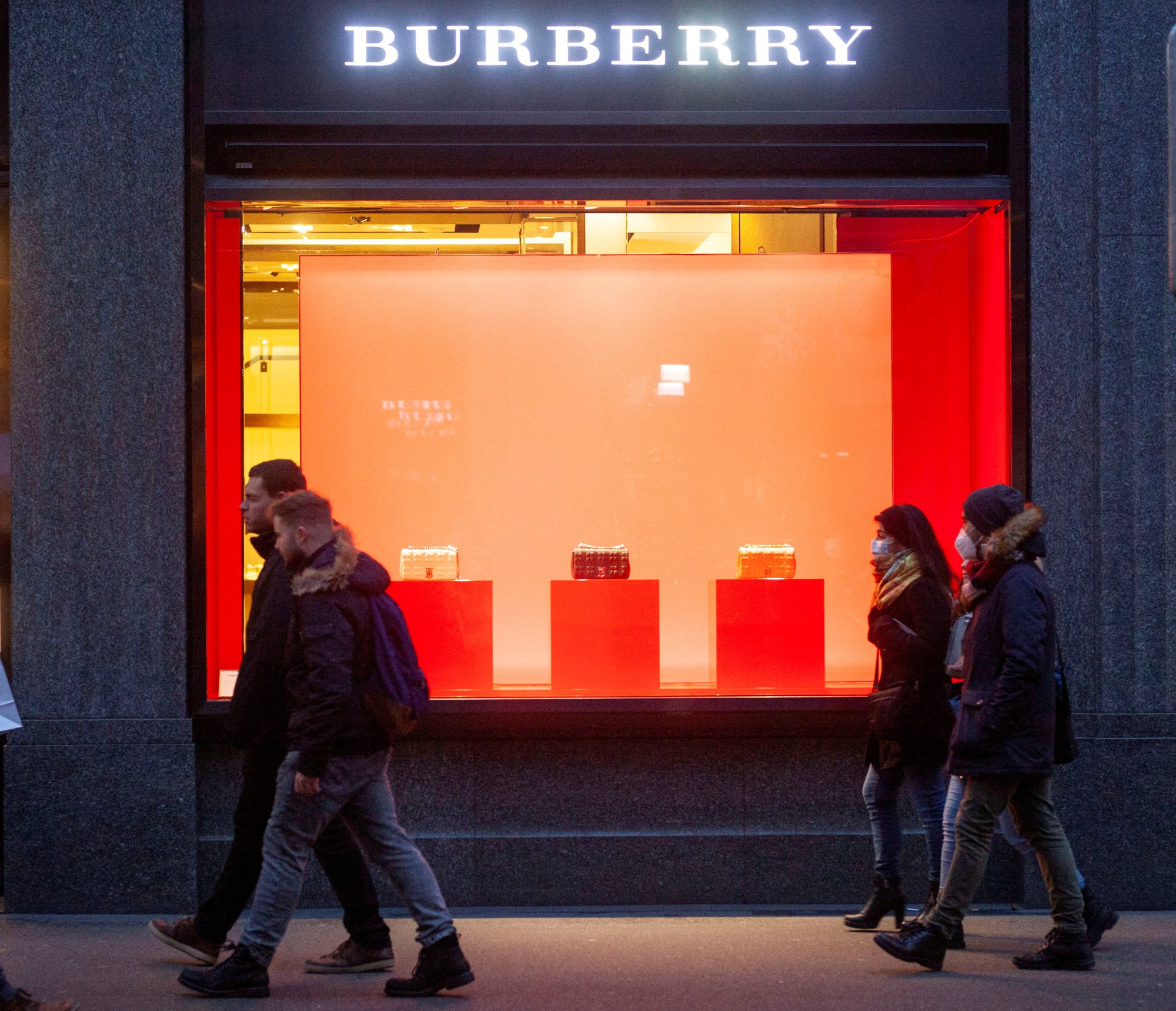 Burberry Hires Bottega Veneta's Daniel Lee to Replace Riccardo Tisci as  Designer - Bloomberg