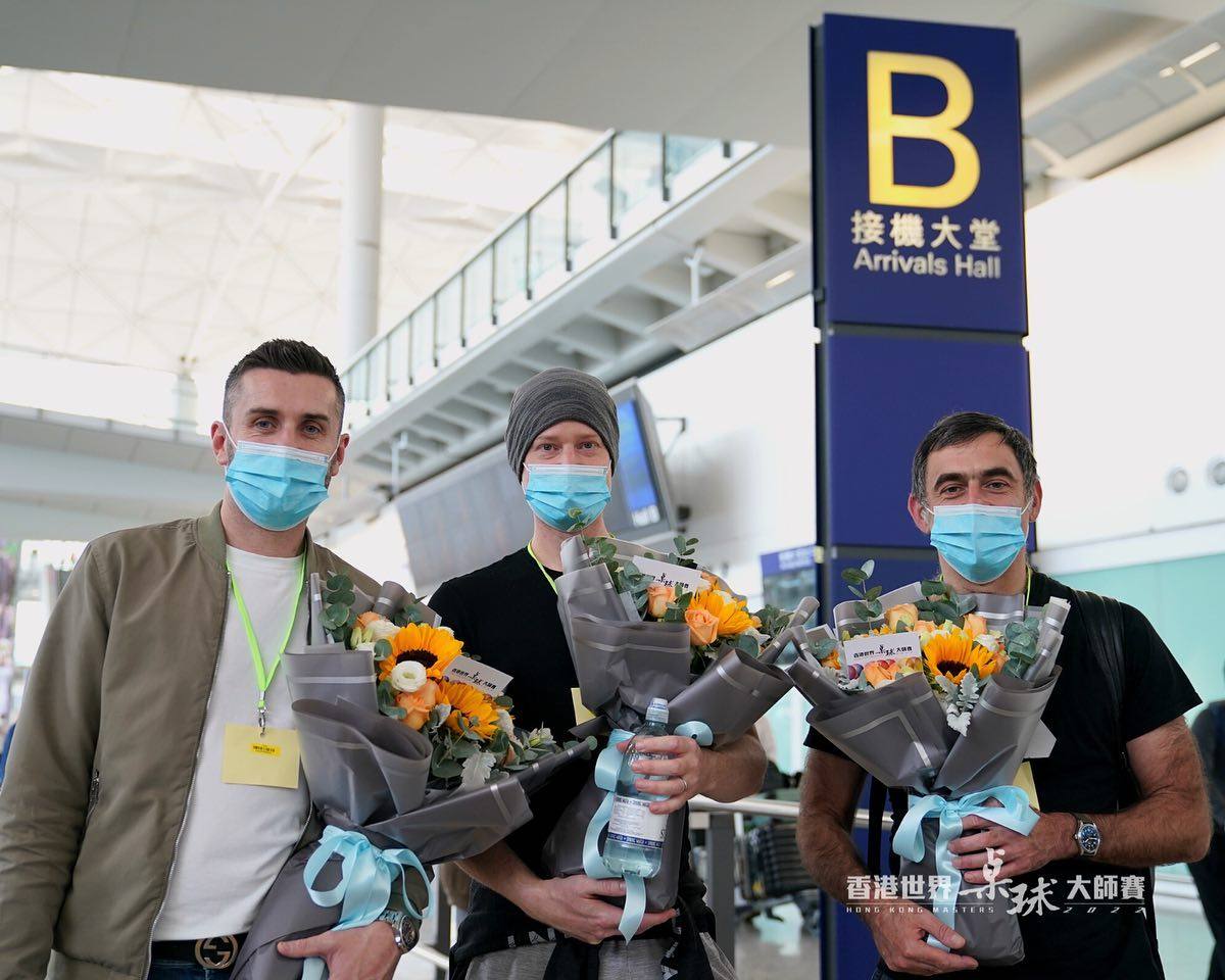 Players (from left) Mark Selby, Neil Robertson and Ronnie O’Sullivan arrive in Hong Kong on Tuesday. Photo: HKBSCC