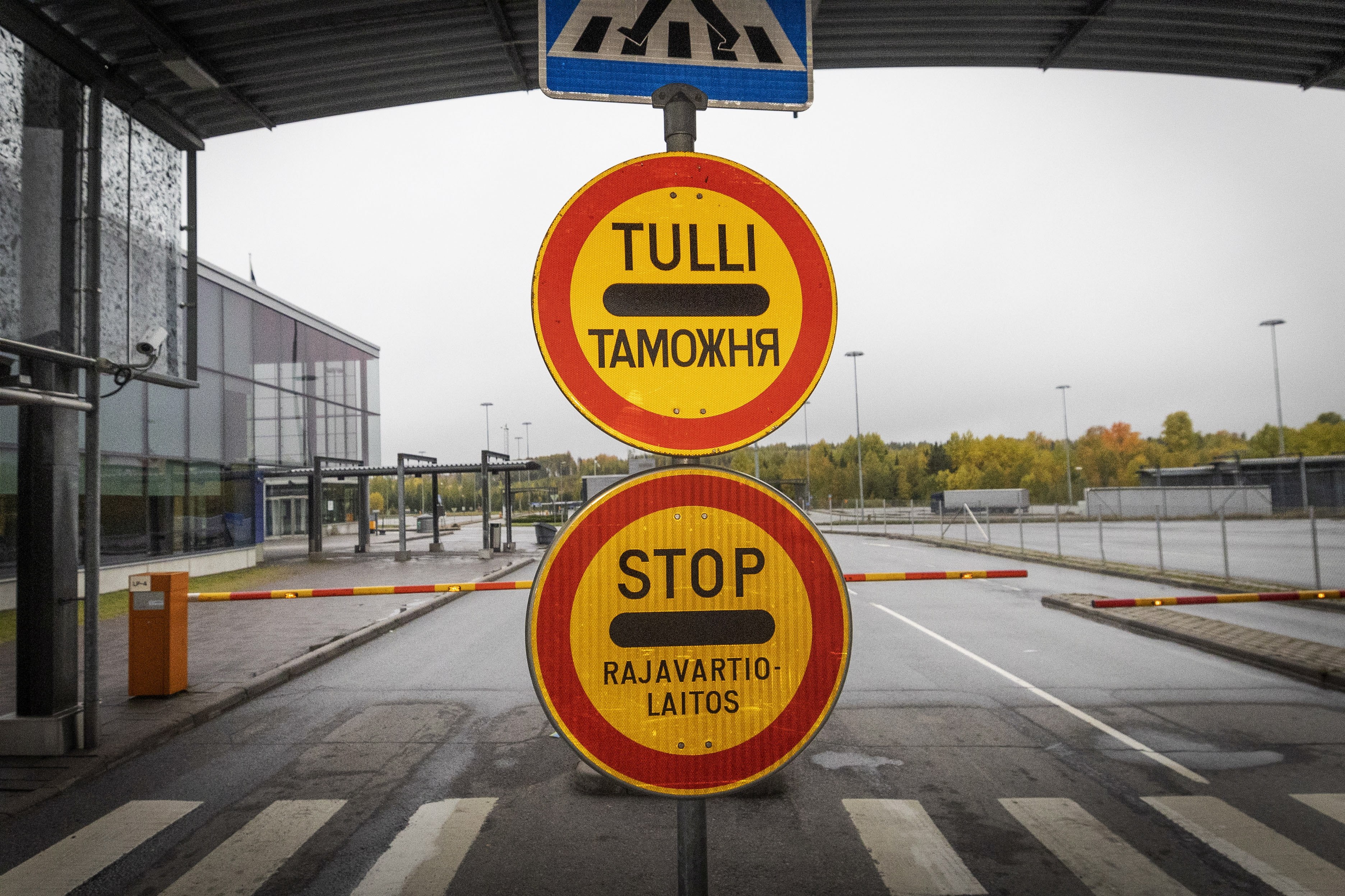 Stop signs at the Finnish-Russian border in Nuijamaa, Finland, on September 30. Finland has joined other European nations in closing its borders to Russian tourists, but moves to bar Russians from EU countries could backfire and increase support for the invasion of Ukraine. Photo: EPA-EFE