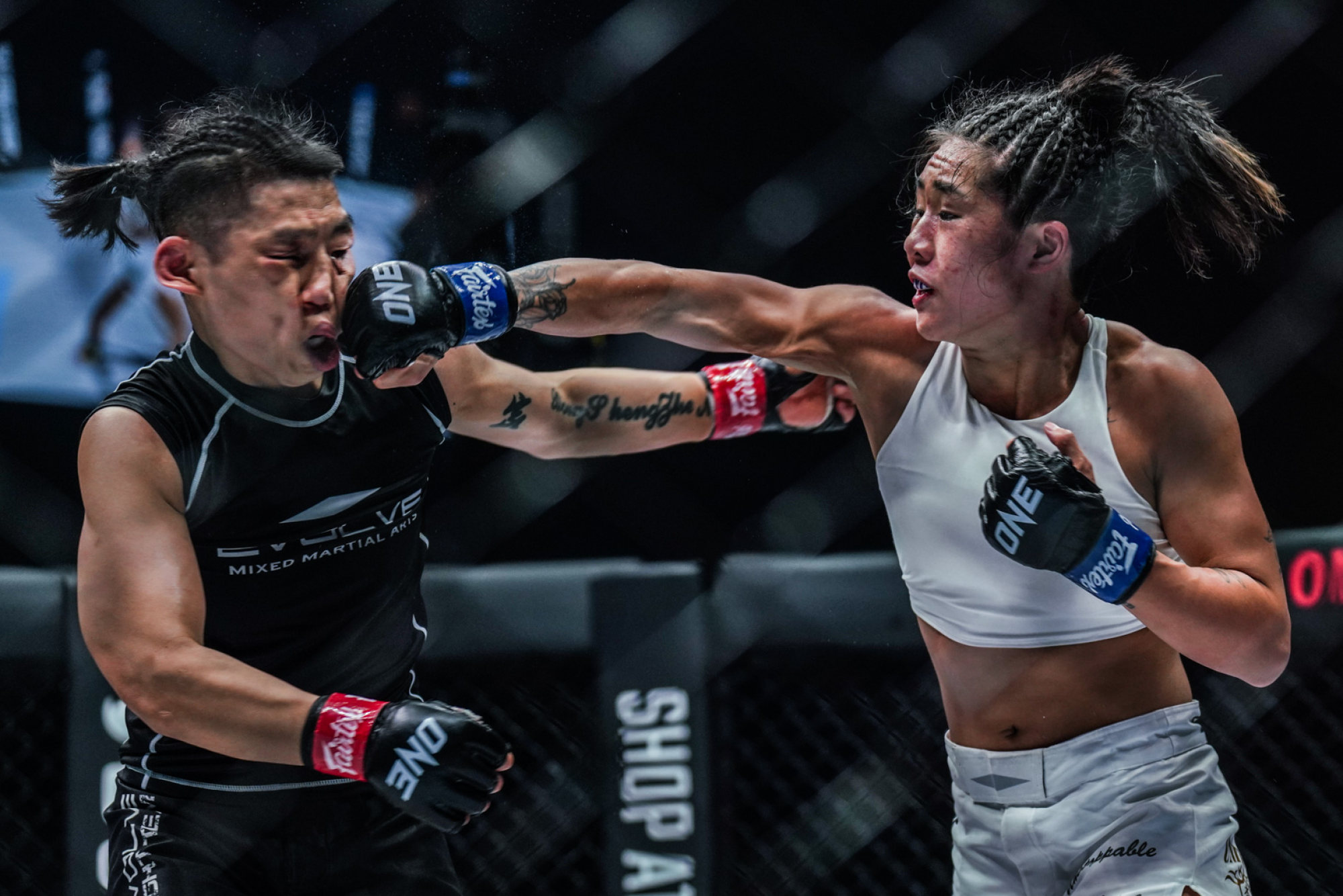 Angela Lee lands a left hand on Xiong Jingnan at ONE on Prime Video 2.