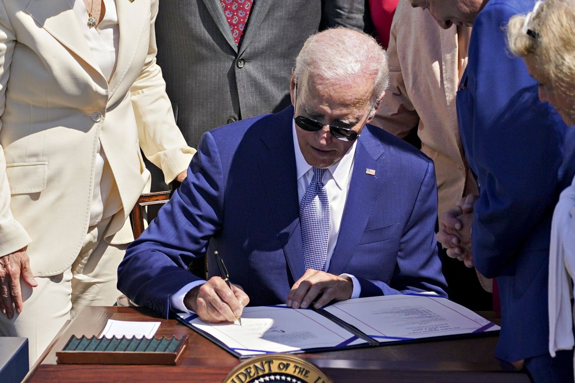 US President Joe Biden signs the Chips and Science Act of 2022 during a ceremony on the South Lawn of the White House on August 9. Photo: Bloomberg