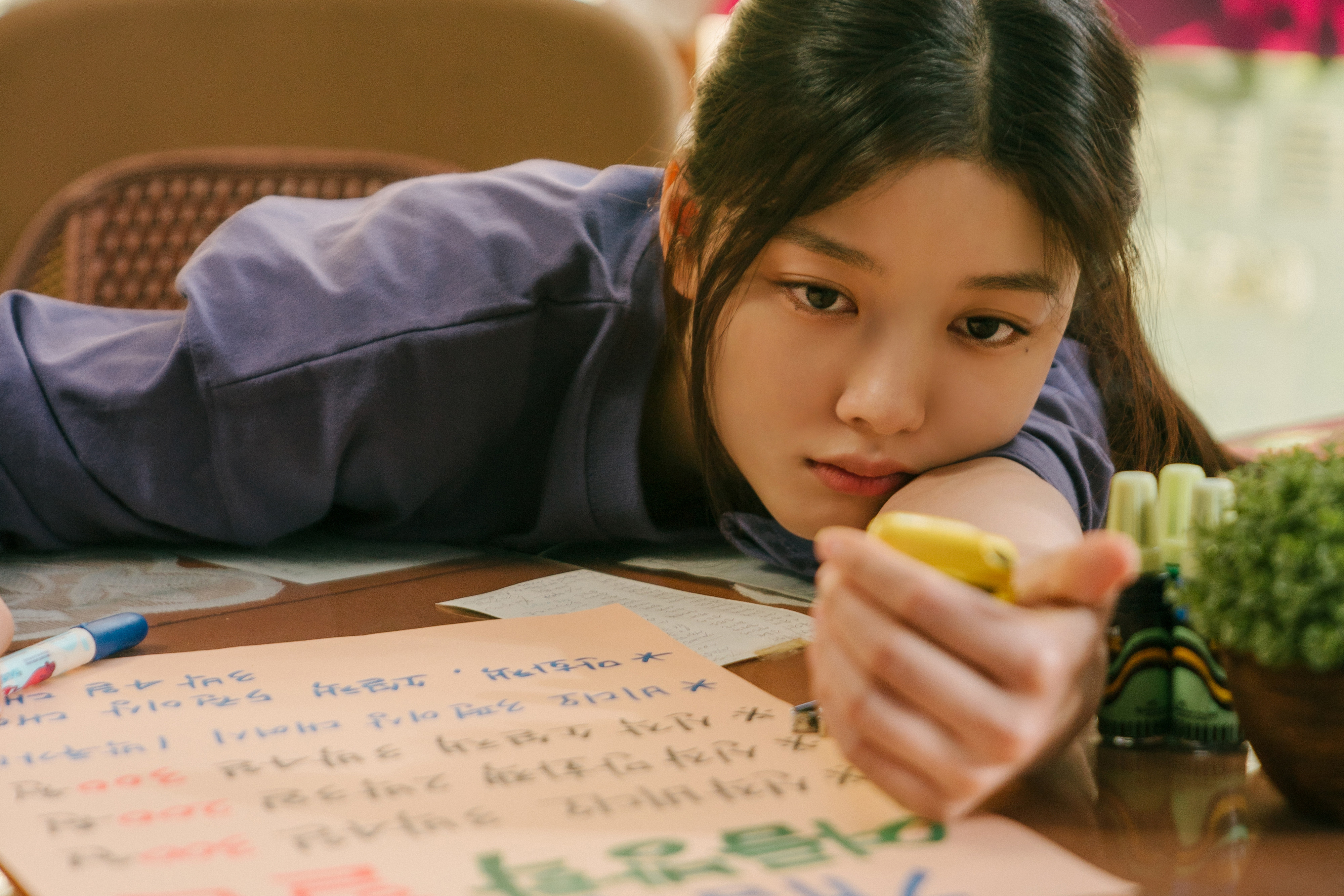 Kim Yoo-jung as Na Bo-ra in a still from 20th Century Girl. Photo: Netflix
