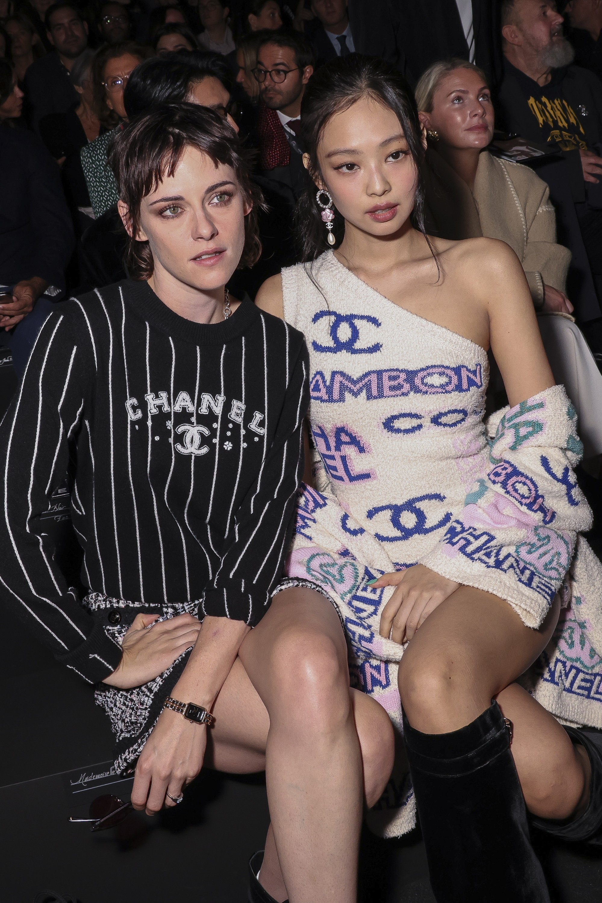 Paris Fashion Week: Chanel's spring/summer 2023 collection evoked vintage  Hollywood glam, with front row guests Kristen Stewart and Blackpink's  Jennie in the house