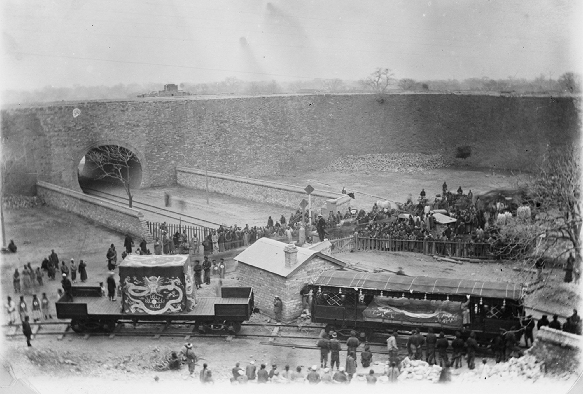 The final portrait, destined for the World’s Fair in the United States, leaves Beijing in 1904.